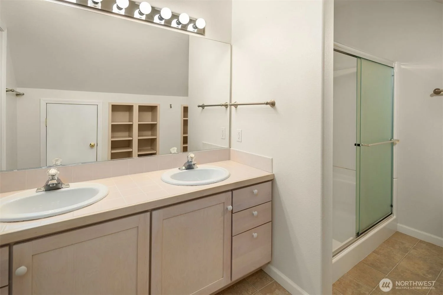 1402-Langara-Circle-brandon-nelnson-best-bellingham (38).jpg