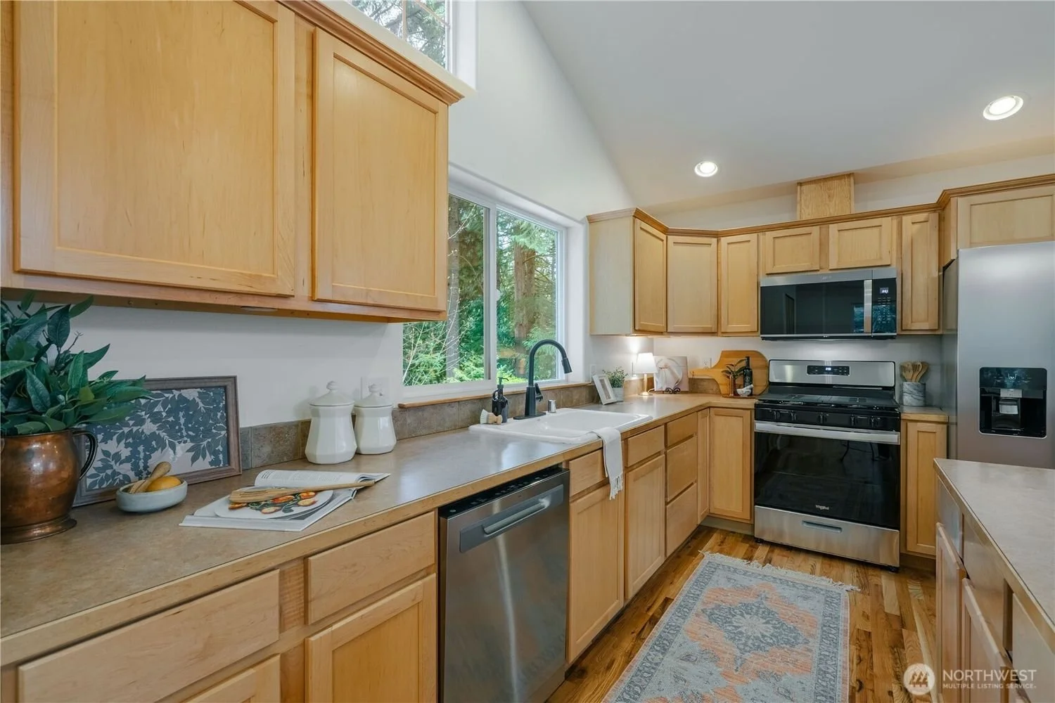 11-Gray-Birch-Lane-brandon-nelson-bellingham-realtor (6).jpg