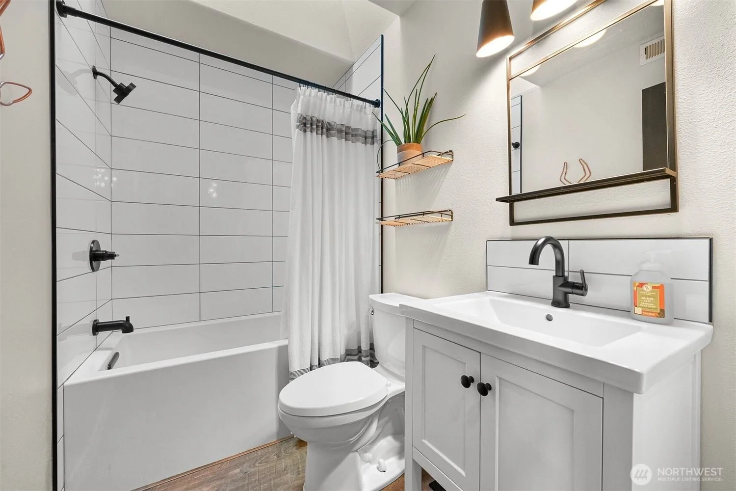 1818-Rosewood-Lane-brandon-nelson-bellingham (18).jpg