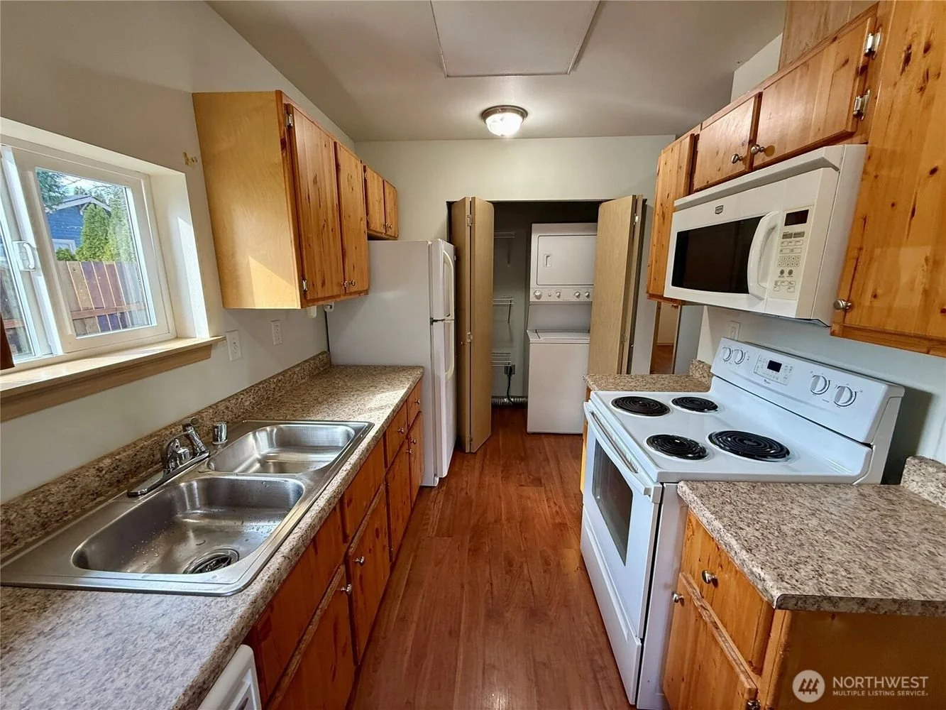 2209-East-Maryland-Street-realtor-brandon-nelson (6).jpg