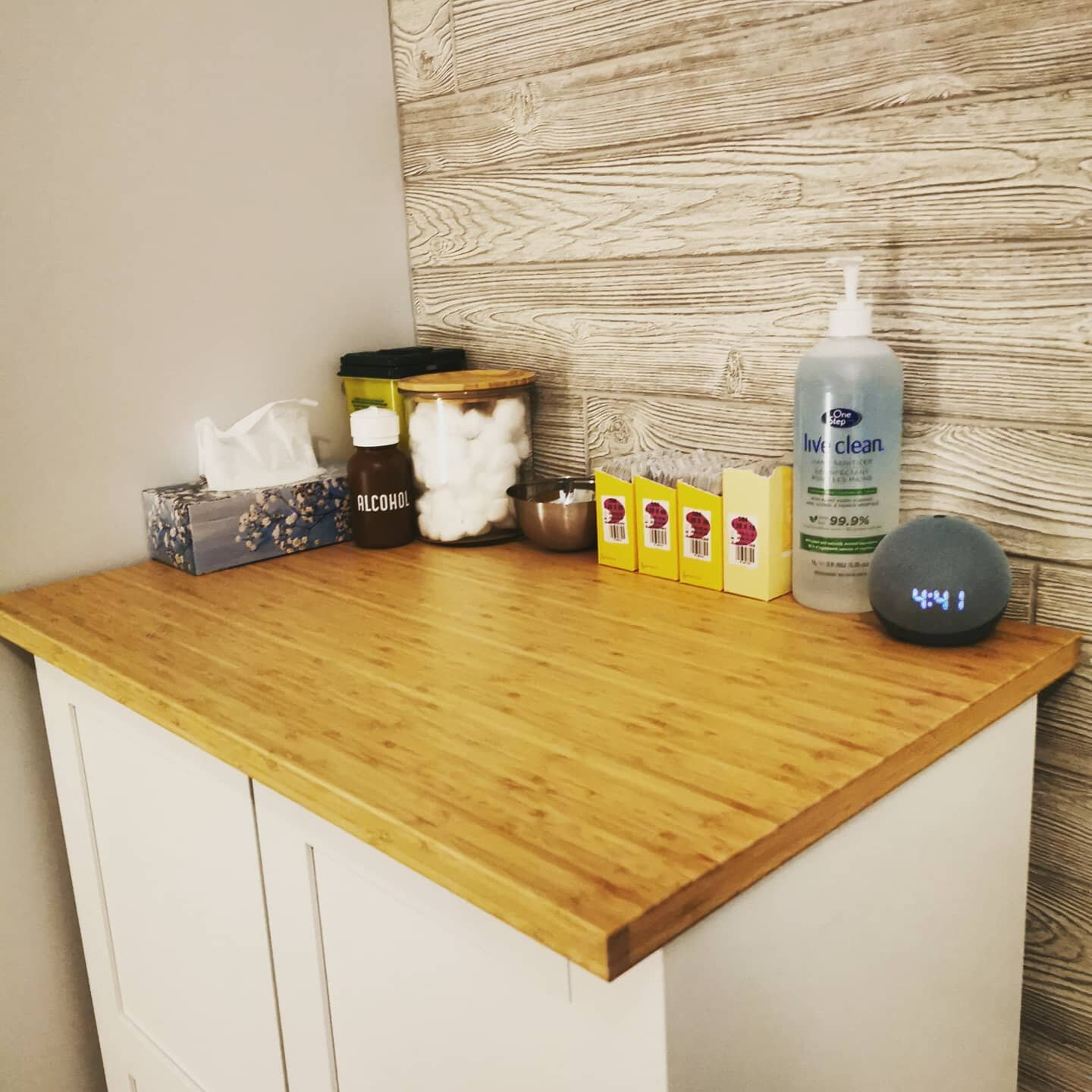 There will be no bets placed on how long the organized neatness will last, thank you very much. (I bet 2 days)
.
.
.
The clinic opens tomorrow and I can hardly wait to get treating, I've missed everyone!
.
.
.
#yegmassage #yegacupuncture #yegwellness