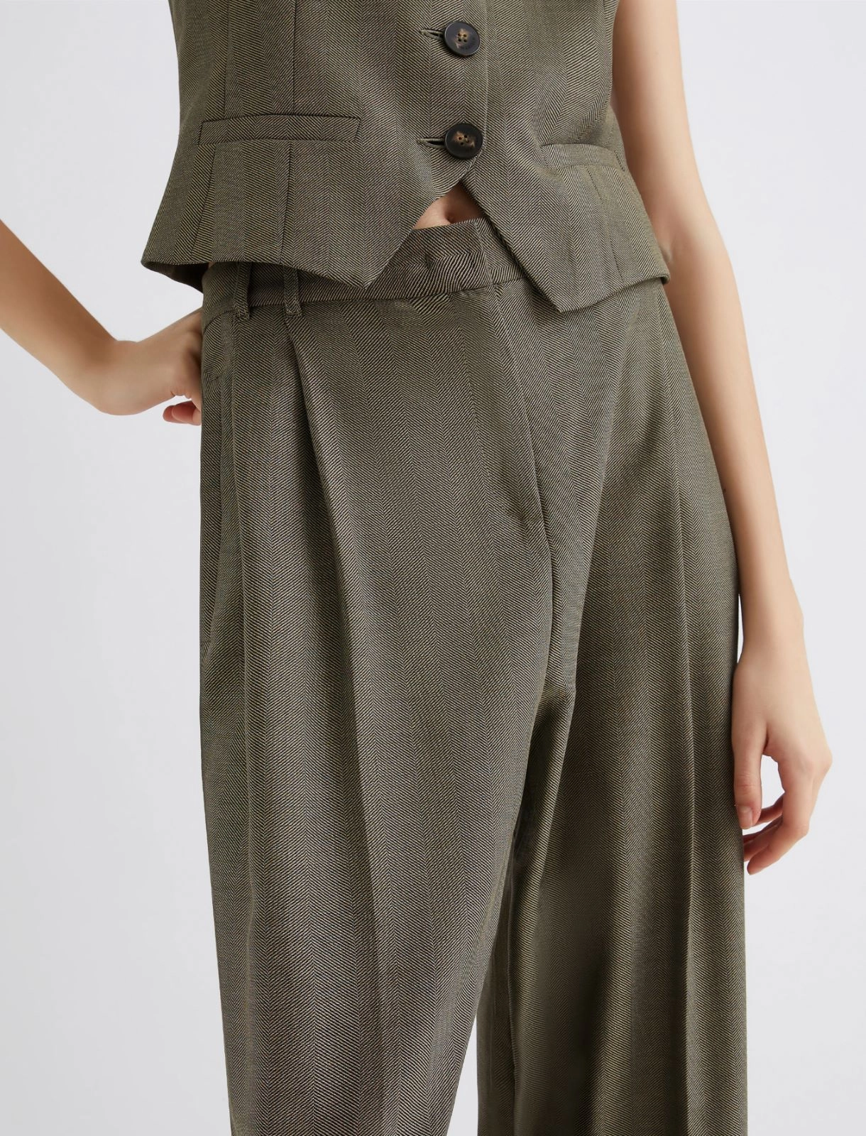 HullLongTrouser5_kaki.png
