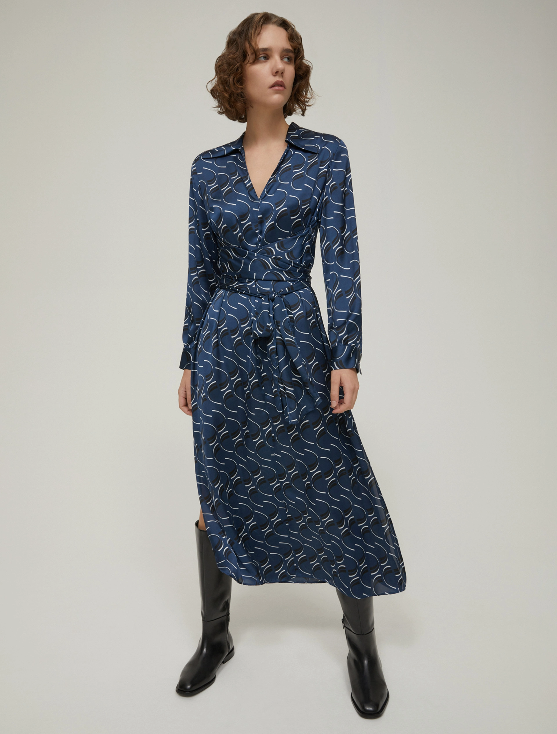 LioneDress1_navy.png