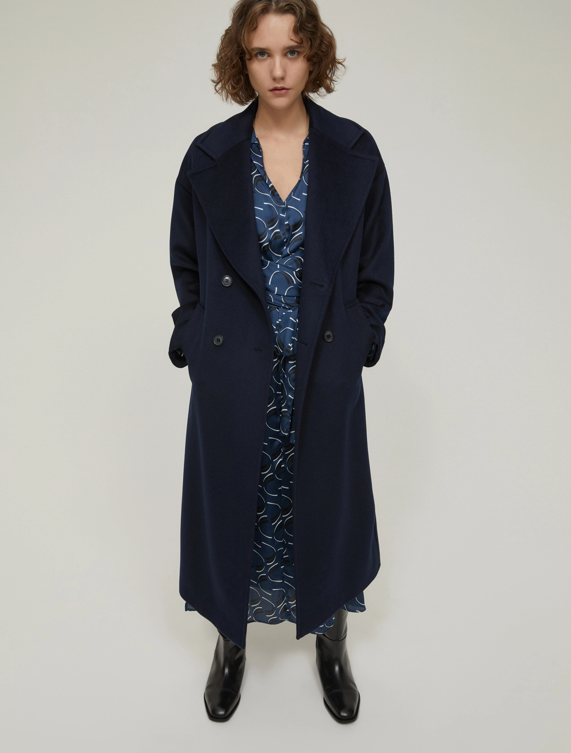 LioneDress4_navy.png