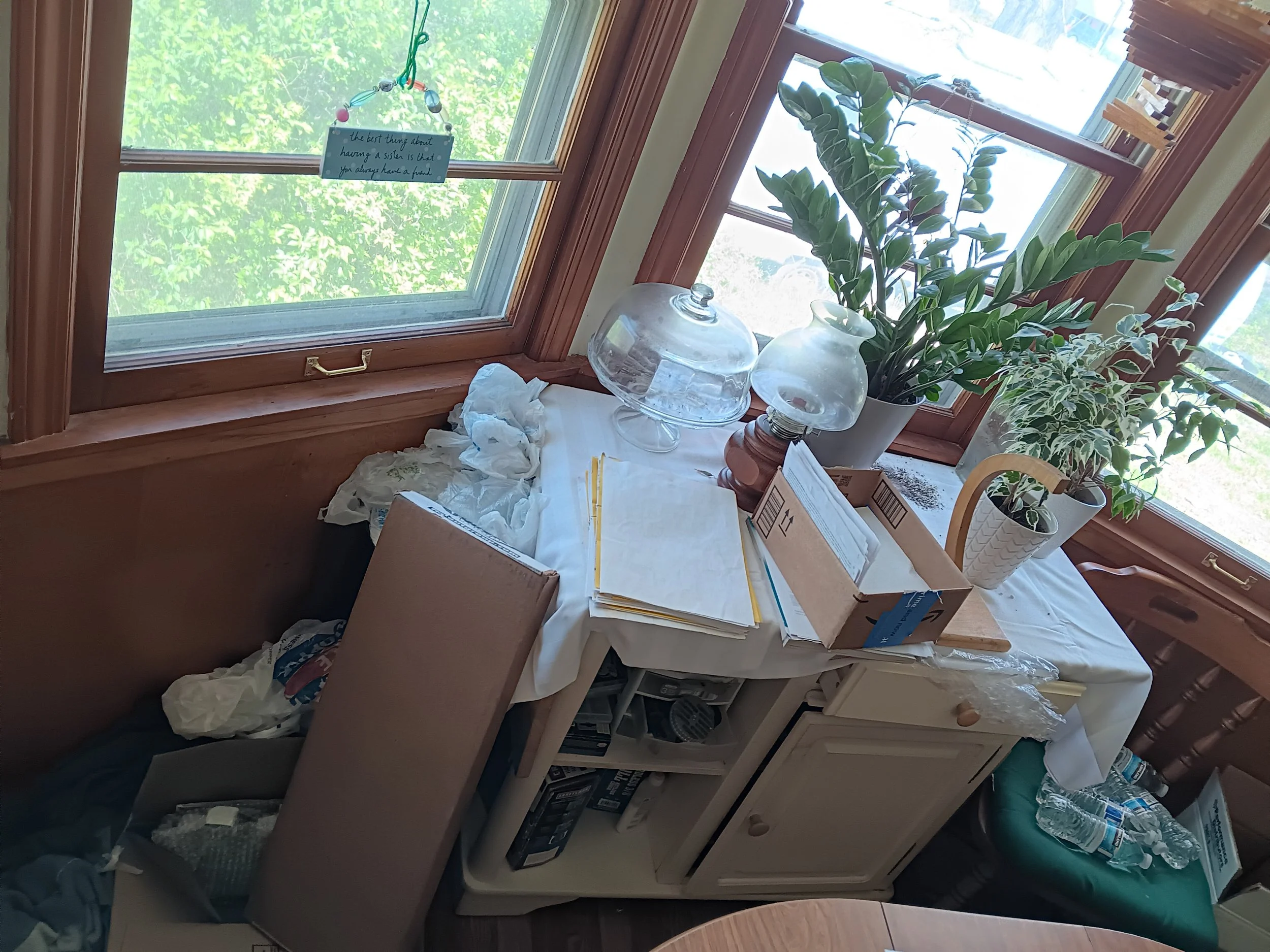 Kitchen clutter cleaning 