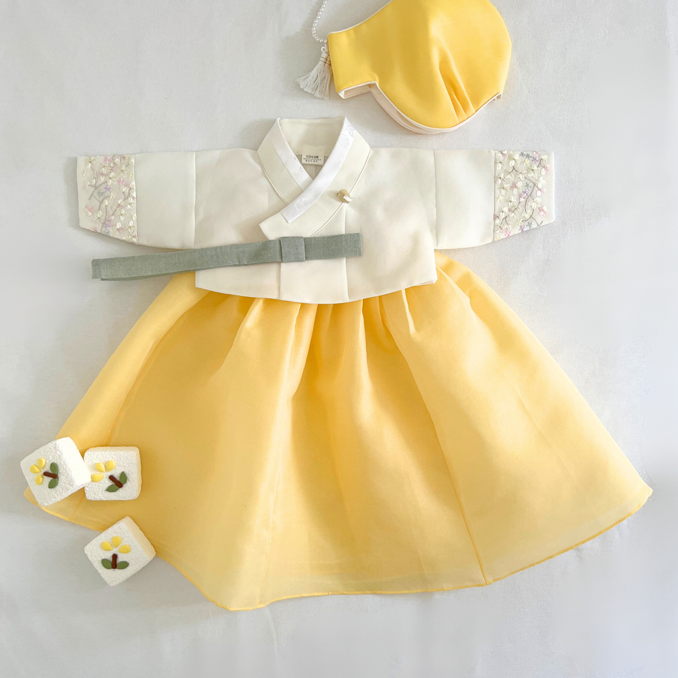 Image of a girls yellow hanbok