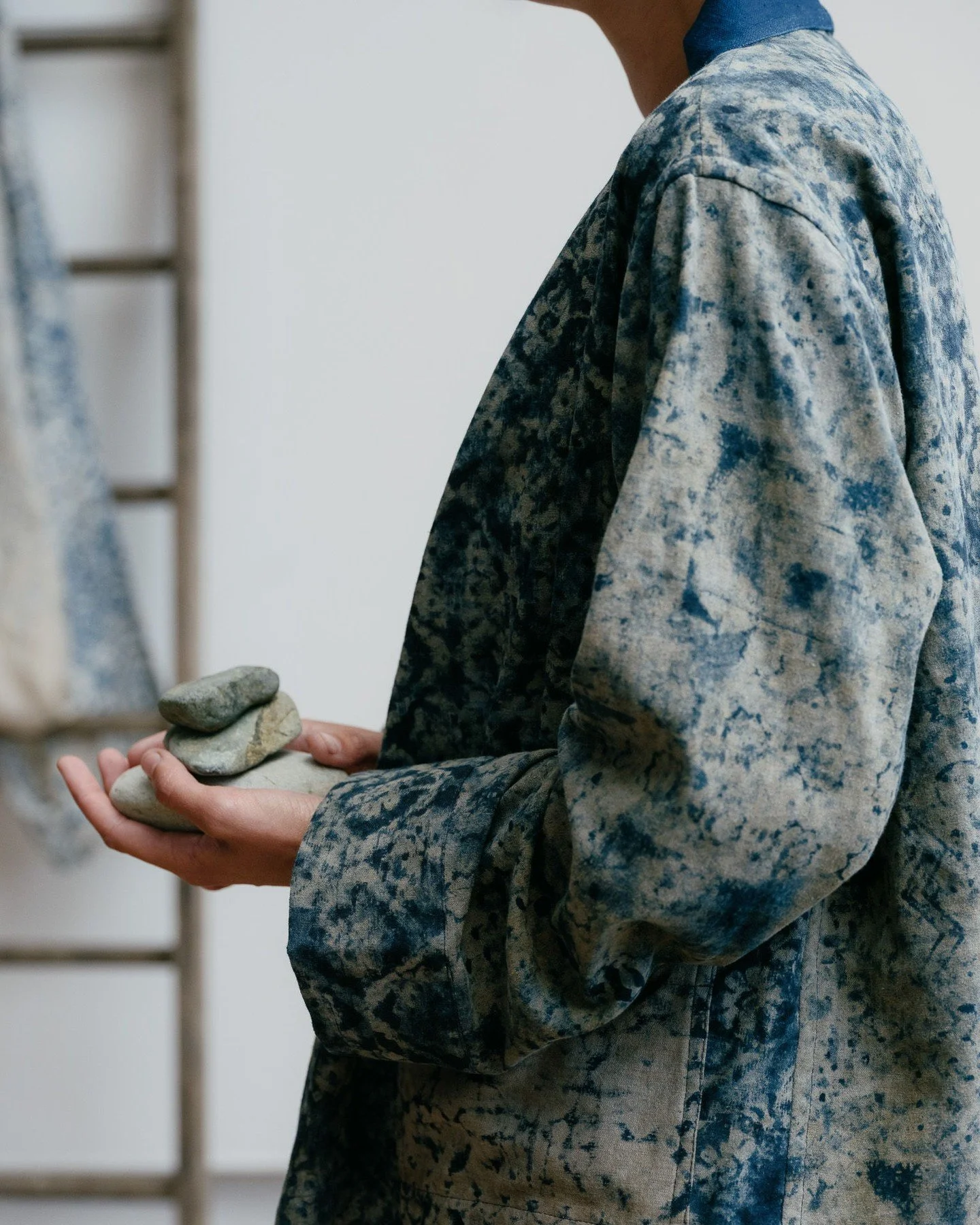 Inspired by the wraparound aprons worn by block print artisans in Kutch, the Artist Jacket was created for the artist in all of us.

The wrap-style front ties like an apron, forming a flattering high crossover neckline and offering an easy, adjustabl