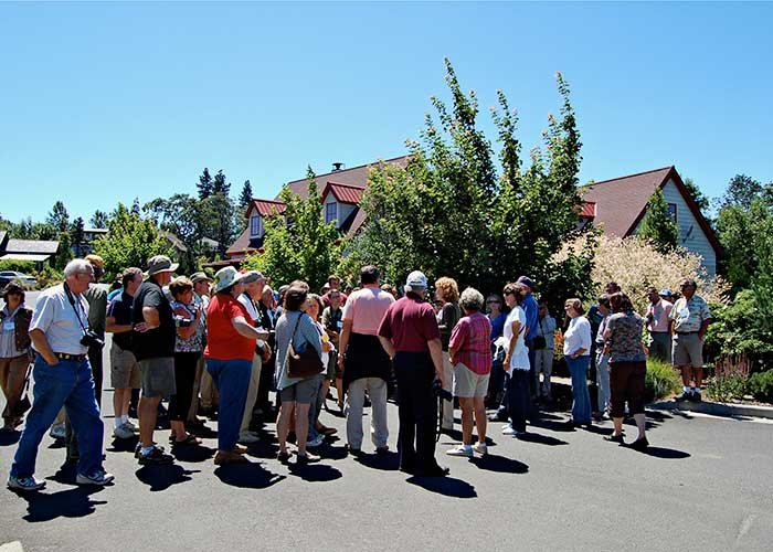 Perennial Plant Association Pre-Tour visit at Willow Ponds, July 2010.
Photography by Jacquie Barone