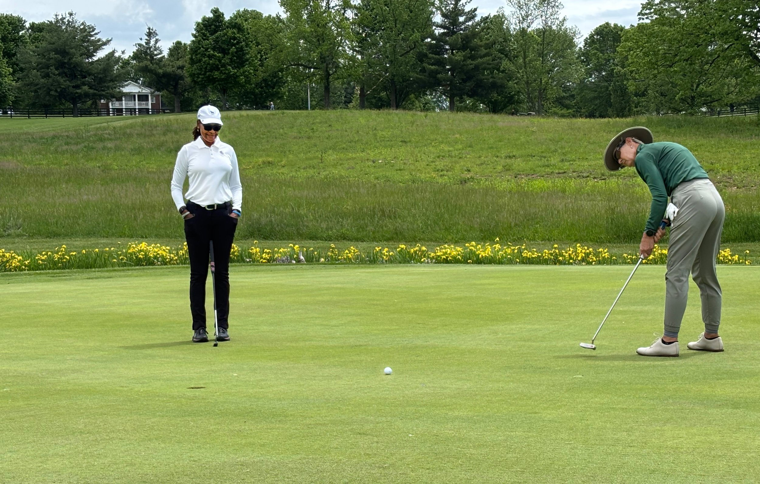 makingPutt.jpg