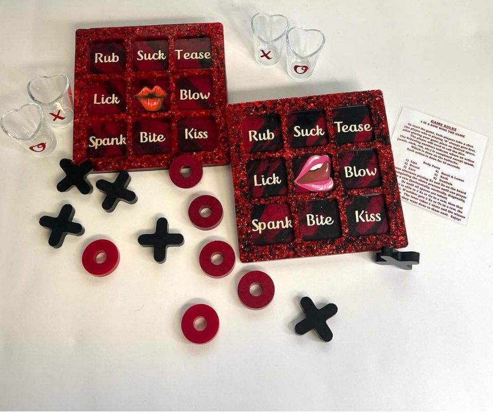 COUPLES TIC TAC TOE GAME