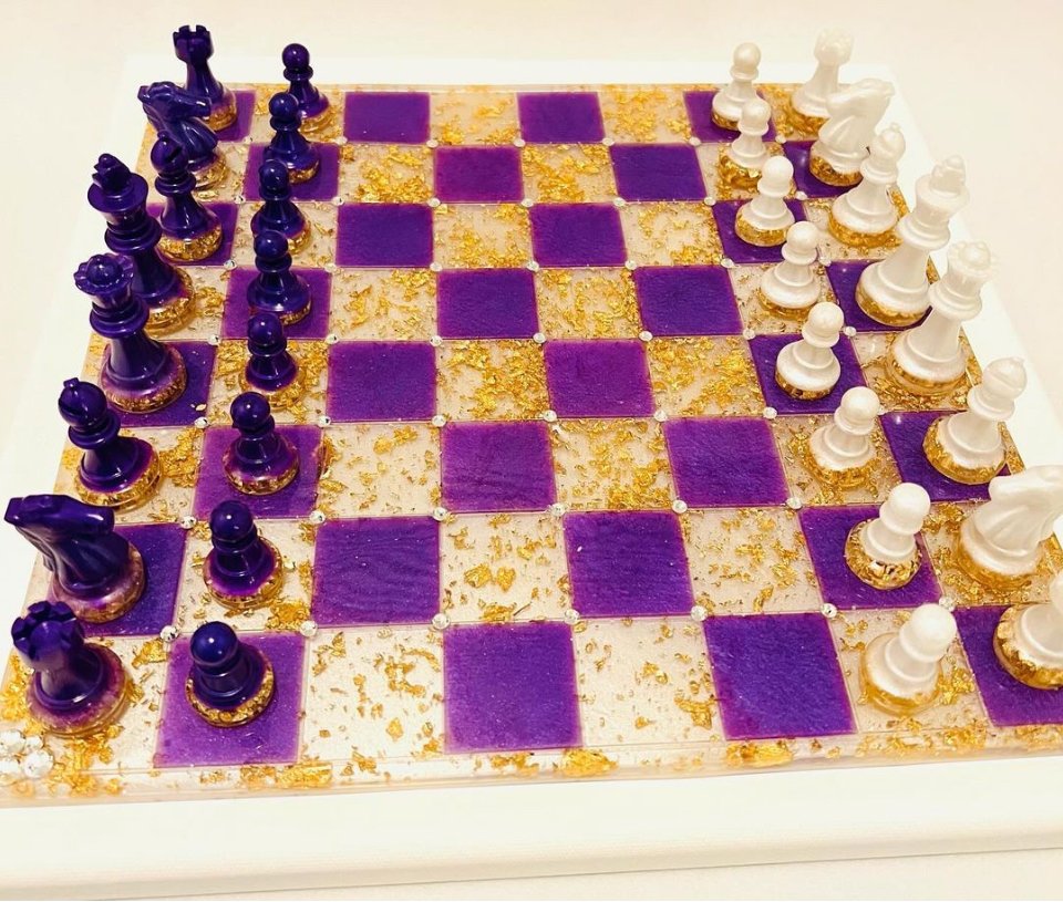 PURPLE DIAMOND CHESS GAME SET