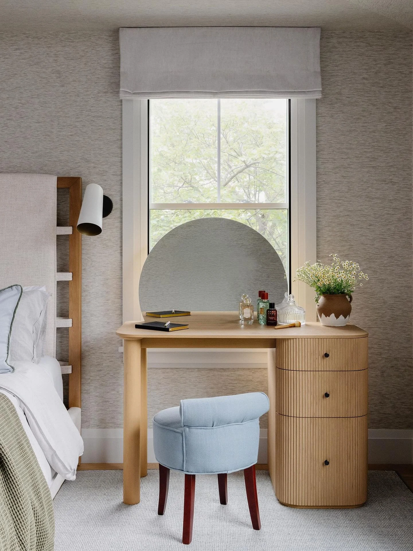 This serene bedroom is made for slow mornings, warm coffee, and pressing pause. Happy almost-weekend ⛅️

Photography: @larakimmerer 
Styling: @caitgury