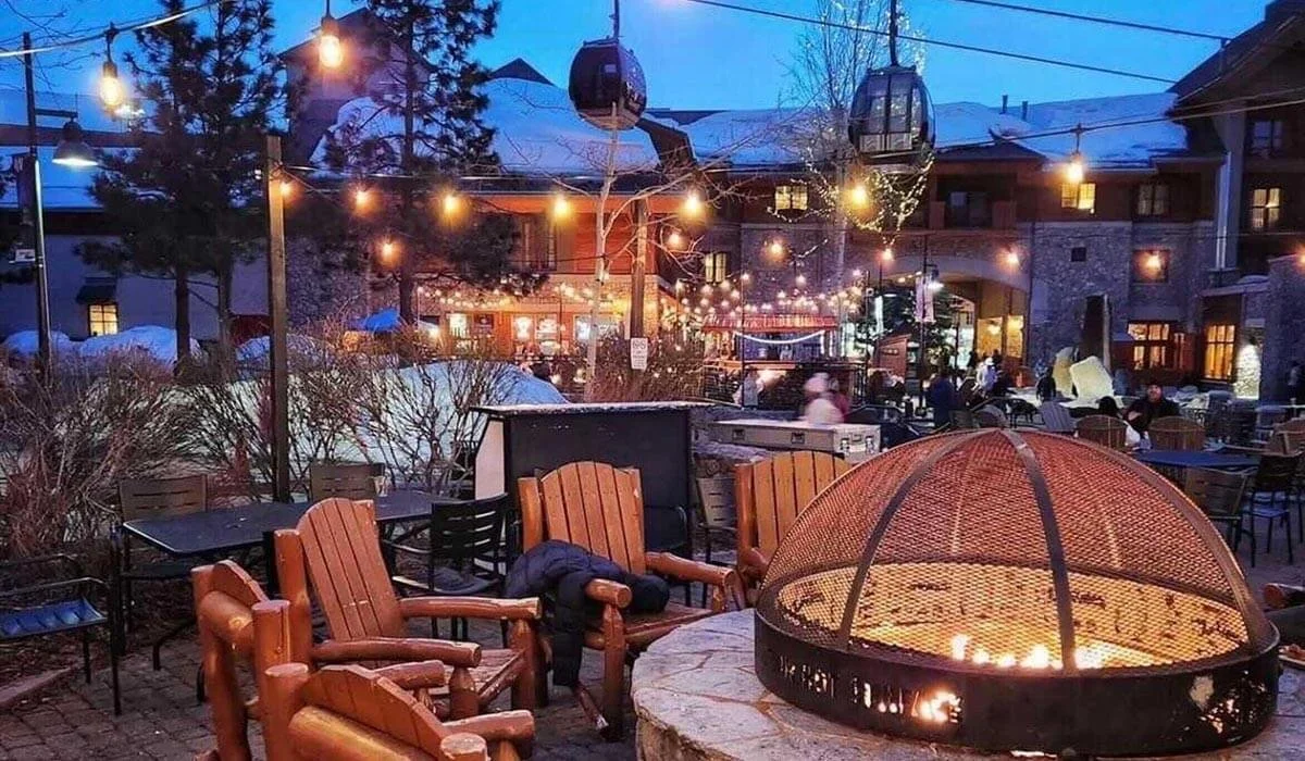 Nearby restaurants and outdoor firepits right up the street from Bluebird Day Inn in South Lake Tahoe, CA.