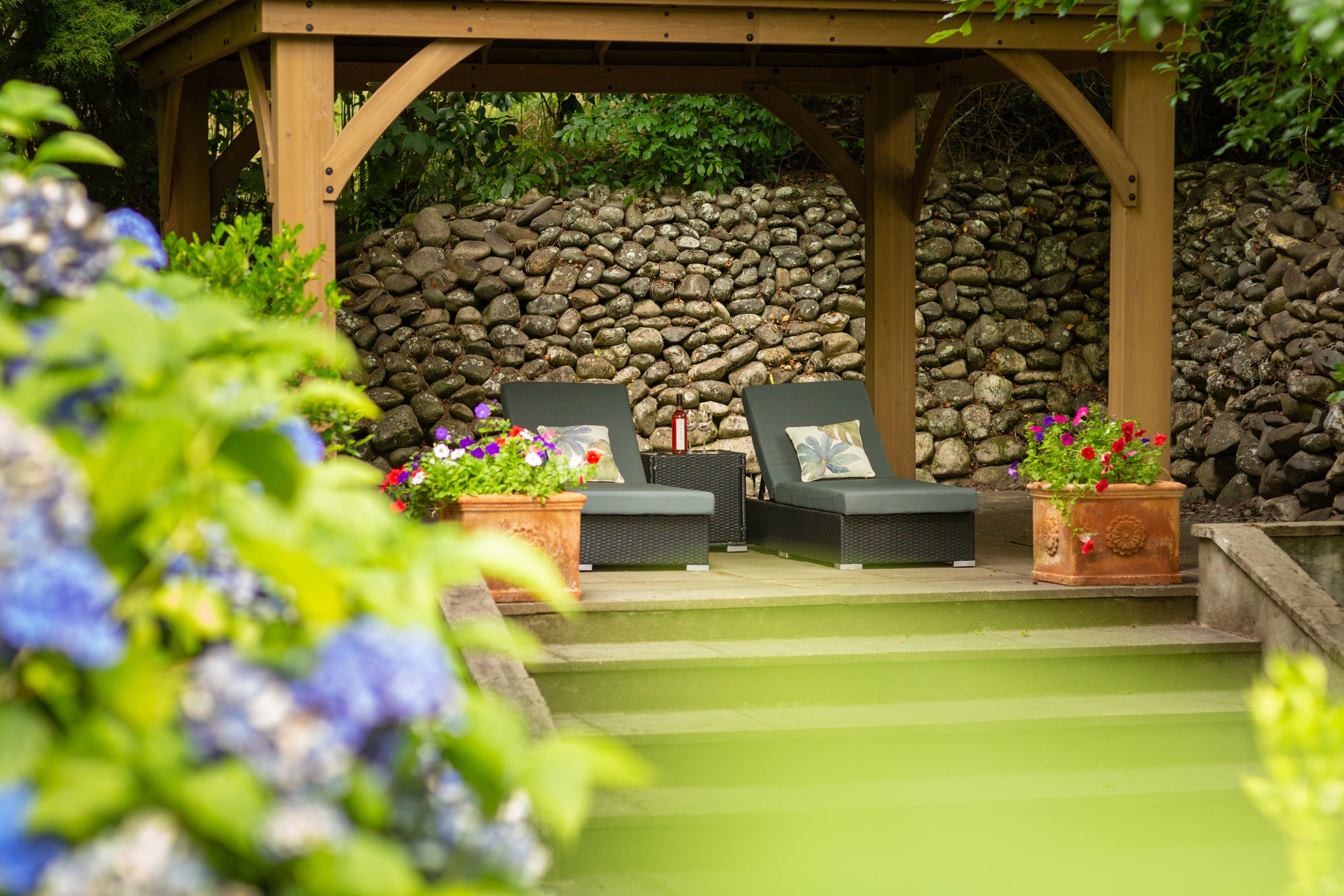 Relaxation garden at Motueka River Lodge