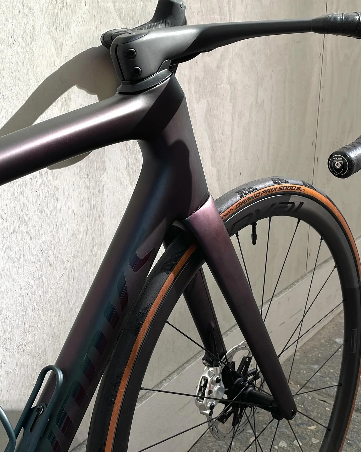 Cool, calm and collected. The @iamspecialized S-Works Tarmac SL8 with the BRAND NEW 2024 @sramroad RED AXS groupset. Enjoy.