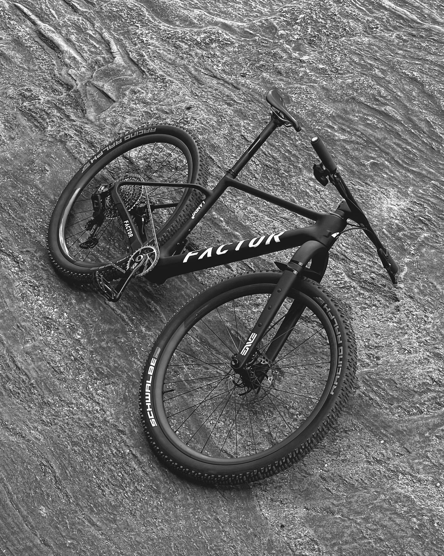 Introducing our take on the @factorbikes Lando HT. If you want a fast 29&rsquo;er this is the bike. We changed things up a bit with the @envecomposites rigid Mountain Fork with Boost 15x110. Take it bike packing upstate or rip it around the rough str