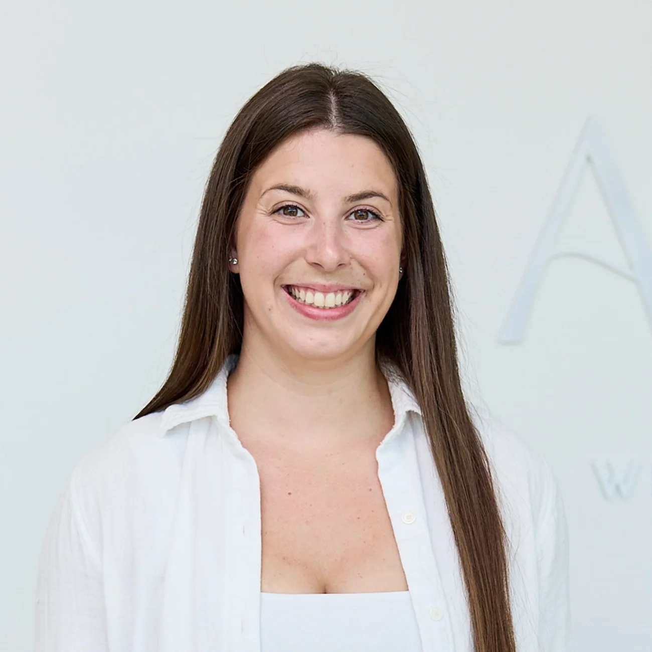 Headshot of Rachel, registered massage therapist at Align Wellness Clinic in Stoney Creek
