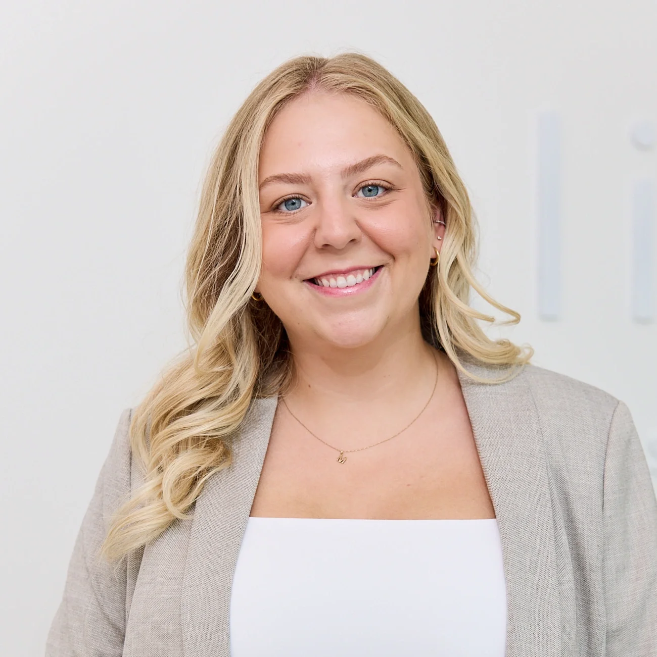 Headshot of Michelle, registered massage therapist at Align Wellness Clinic in Stoney Creek