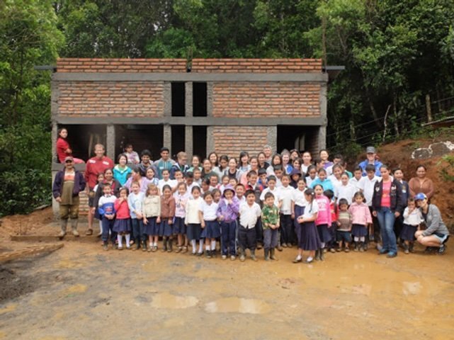 El Progreso Project - Our 2015 Kefi group and students in front of the joint Kefi/Seeds of Learning Project at El Progreso School.