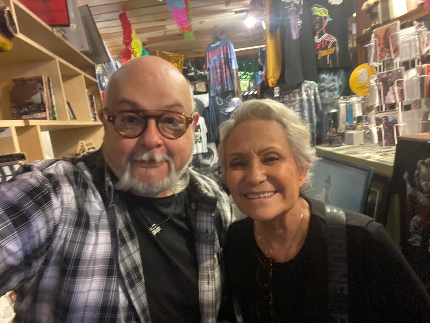 Con la queridísima actriz multipremiada internacionalmente Adriana Barraza, platicando de sus próximos proyectos y sobre todo de la gran colaboración e influencia que tuvo con el tambien gran actor Sergio Jimenez a quien recordam