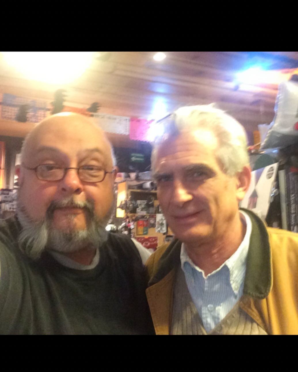 Recordando al gran amigo Claudio Isaac, increíbles y fascinantes historias que compartíamos del cine y la vida. #claudioisaac #albertoisaac #novelistamexicano #escritormexicano #poetamexicano #pintormexicano #guionistamexicano #document