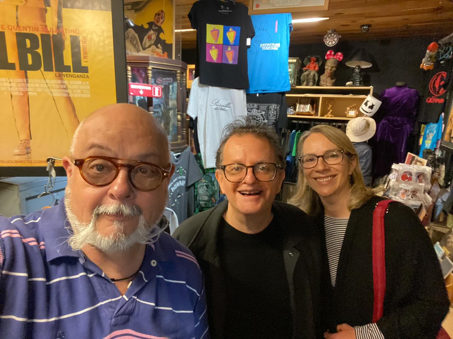 Con mi grandes amigos Amelia y Alejandro Giacomán ingeniero y músico excepcional, ganador de 2 Arieles x su gran trabajo musical en el cine nacional. Platicando de cómo pasan los años y de los nuevos estrenos cinematogr&aa