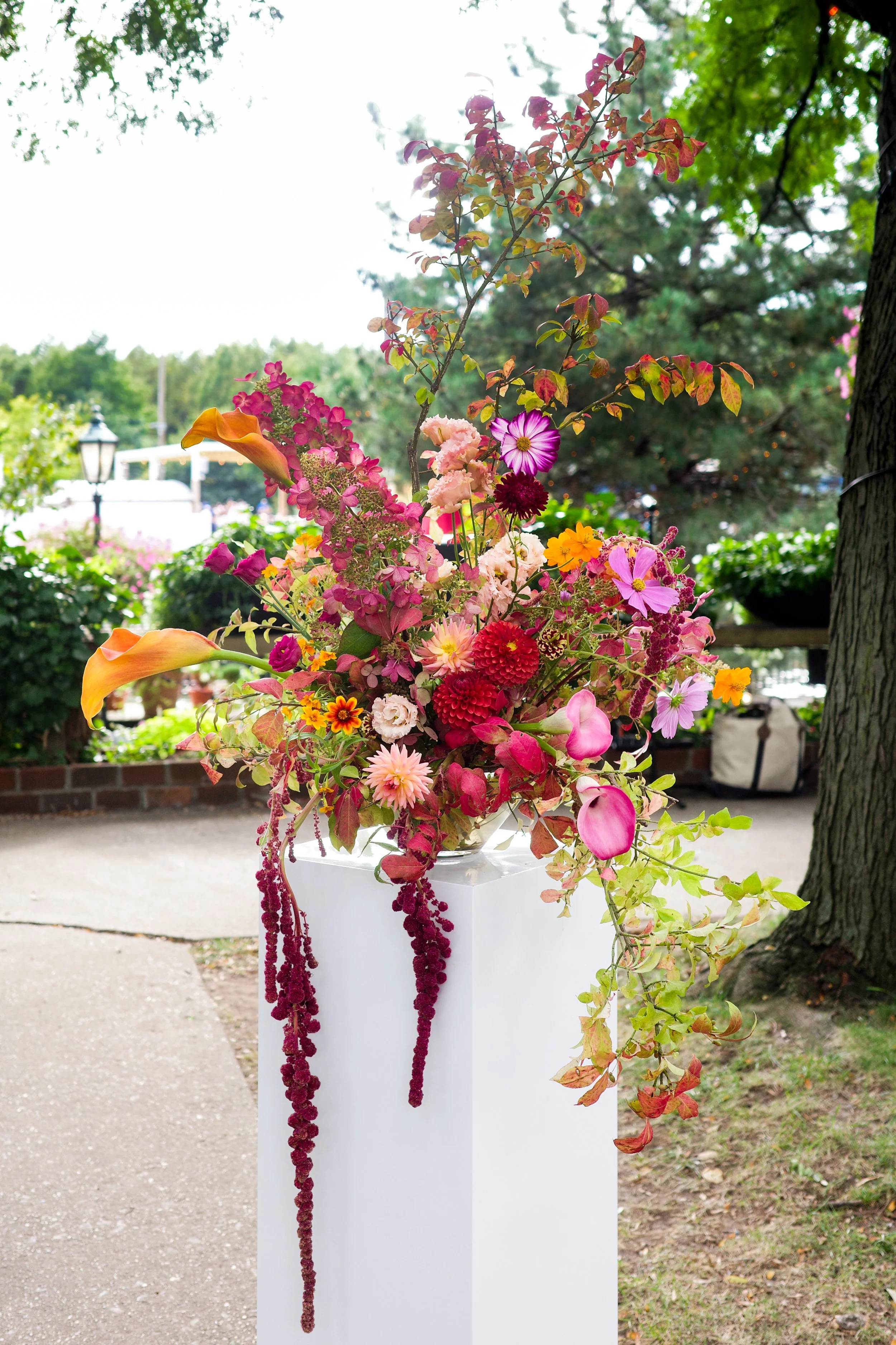 the-river-cafe-ceremony-pedestals-fall-wedding-3.JPG