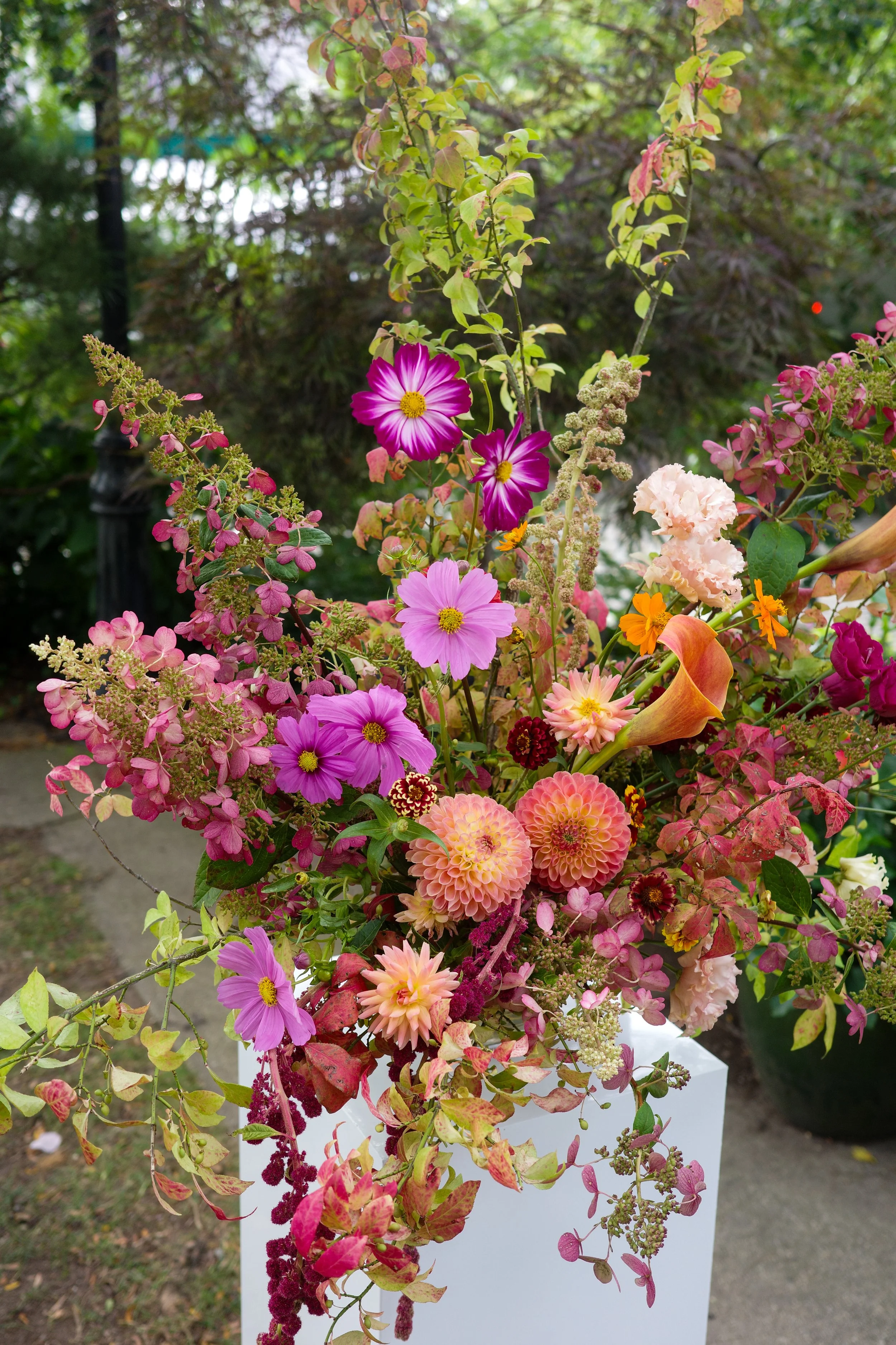 the-river-cafe-ceremony-pedestals-fall-wedding-4.JPG