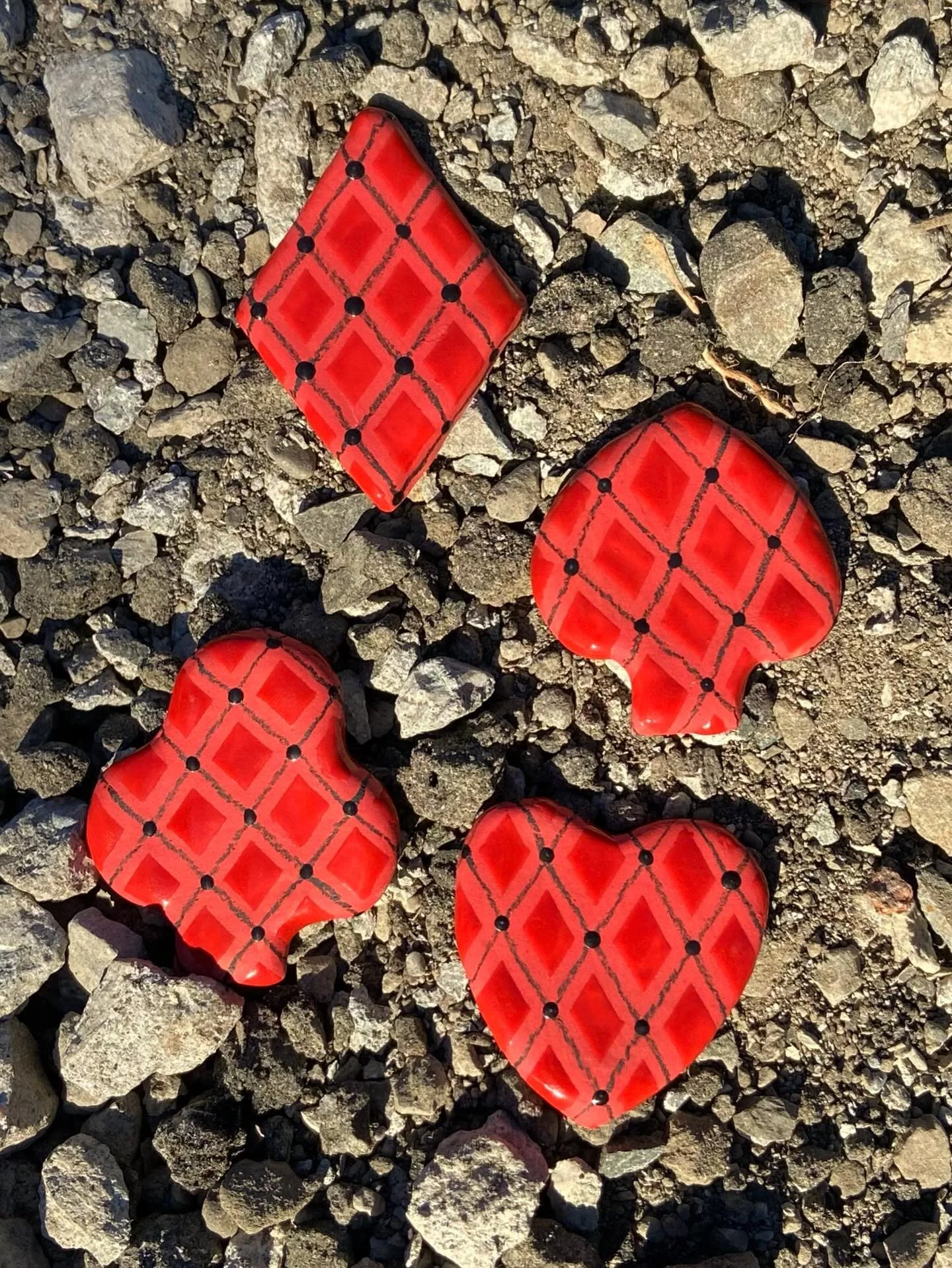 WE ARE BACK IN ACTION! 🔥🔥

My summer goals of making a million things did not come true BUT I&rsquo;ve returned to the studio on weekends!!! 

Here are some 🧲 magnets 🧲 that I&rsquo;ll have for the holidays! Going to make ornaments as well in the