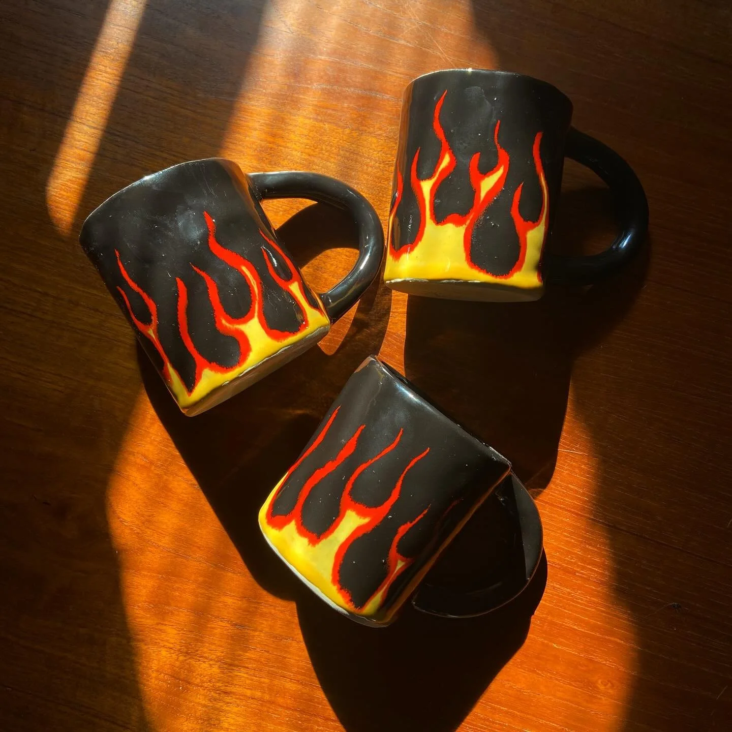 🔥FLAME MUGS🔥

thank you to @timpausinger for always drawing the flames on 💕

#ceramics #ceramicsofinstagram #ceramicmugs #pottery