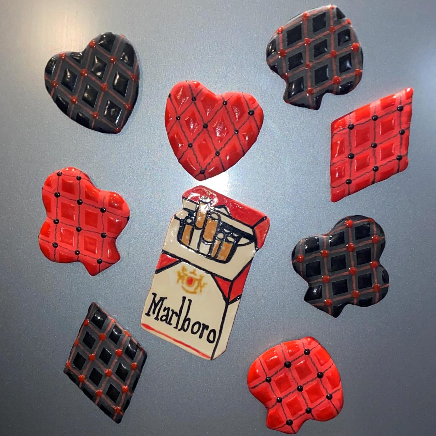 MAGNETS !!!!
Pretend your fridge is the casino floor in Vegas! Cards, smokes, you&rsquo;re all set 🚬❤️&spades;️&diams;️&clubs;️🚬

Available THIS SUNDAY at the @parkdalepottery holiday market, 10-4 🫨

#ceramics #ceramicsofinstagram #ceramicmagnet #