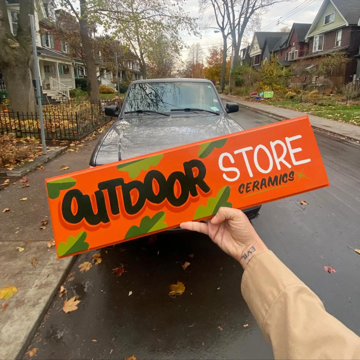 The most beautiful sign painted by @frostsignpainter 💕💕💕

TODAY IS MARKET DAY! See you at @parkdalepottery from 10-4 !!!

#ceramics #ceramicsofinstagram #signpainting