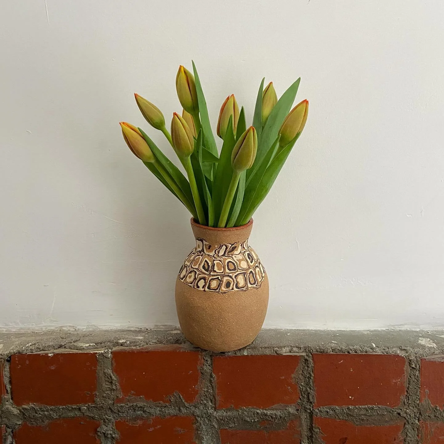 🌸 spring in a vase :-) 🌸
This nerikomi vase (this piece is a second due to imperfections) and all the others I&rsquo;ve made so far will be coming to the Mud &amp; Friends Market on May 2nd at @mud.theclaystudio 

Hope to see you there !!

#ceramic