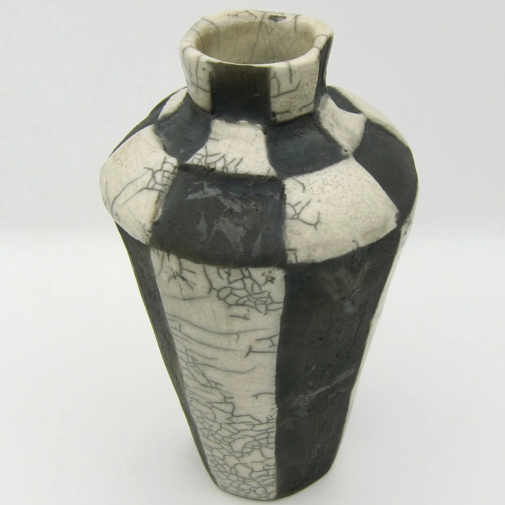 Another Raku Vase, inspired by the 
🏎️🏁Speedway🏁🏎️
White crackle vase with carbon :-)