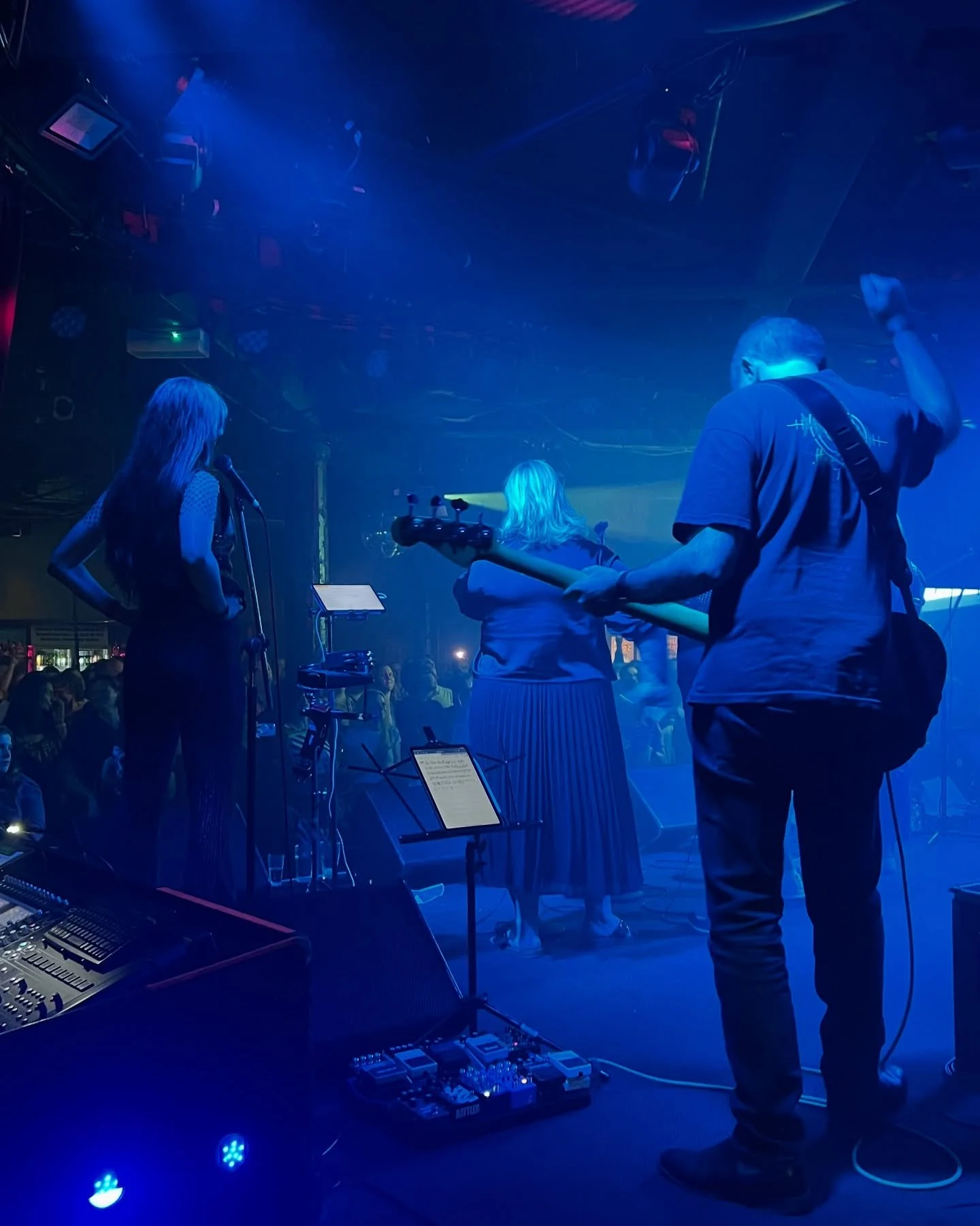 What a vibe! Capturing  @musicnerdzofficial at @thecornerhotelmusic thousand arvo