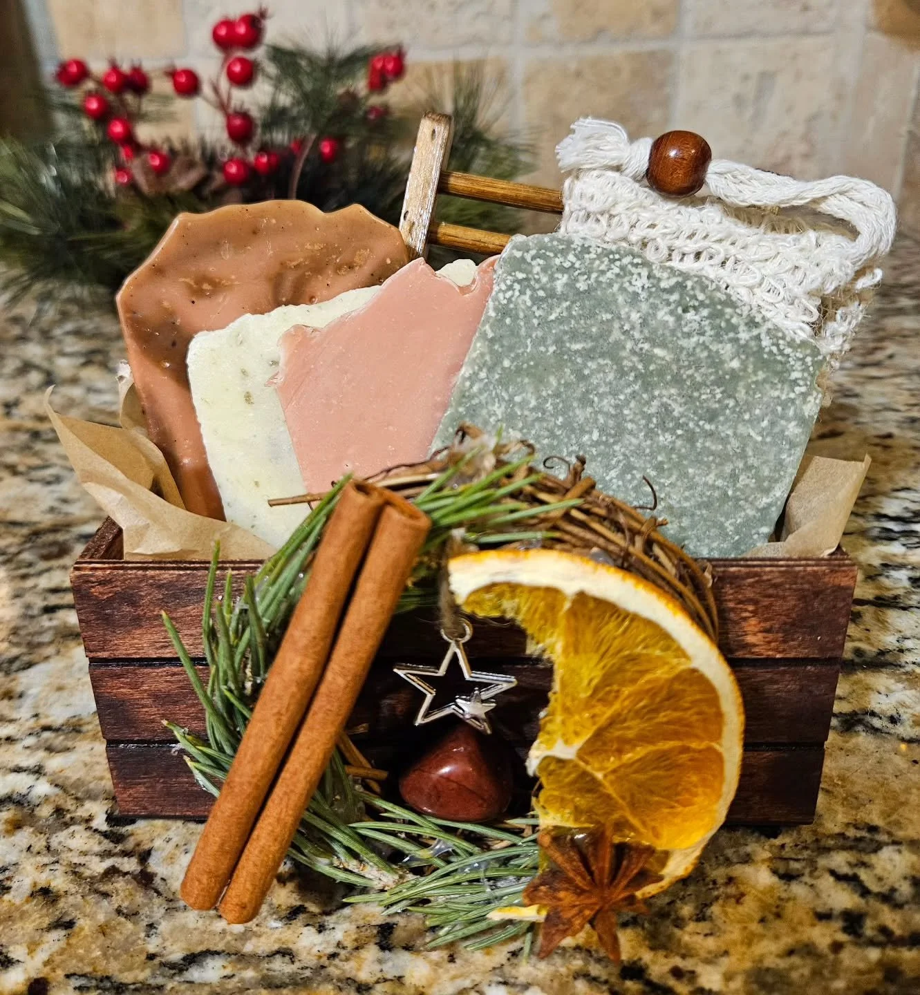 🎄🎁✨ Sample Boxes ✨🎁🎄

Each one has four soap samples, a tray, and a soap saver bag. The pieces are thin but together they equal a full bar.

Perfect for gifting or treating yourself to a mix of my soaps without committing to full bars.

Not all b