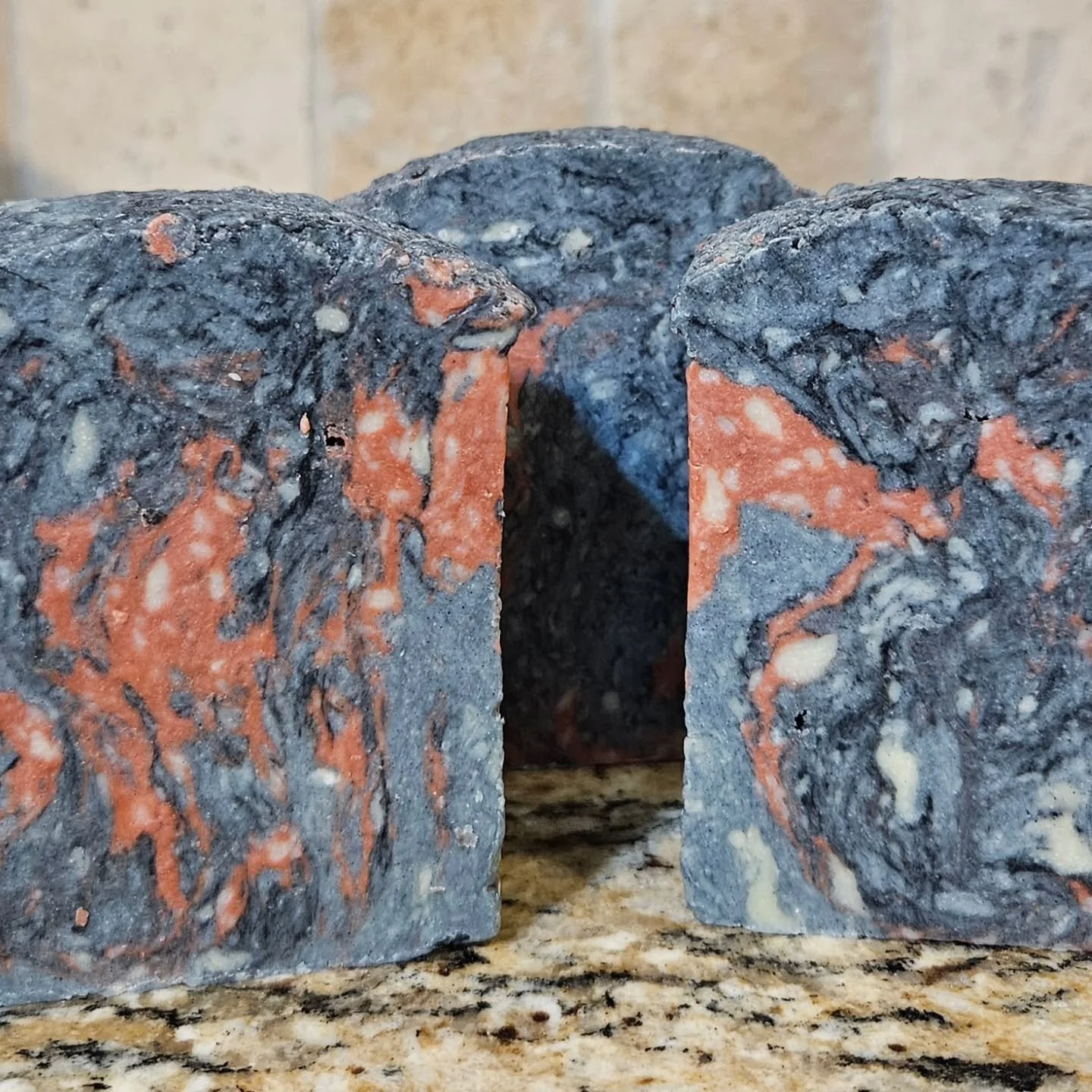 🖤💙 Midnight Love 💙🖤

This is one of my Valentines bars. 

It&rsquo;s scented with cedarwood and eucalyptus, so it&rsquo;s clean and woodsy with a fresh edge, not sweet, not floral.

If you want something a little darker and more neutral for Valen