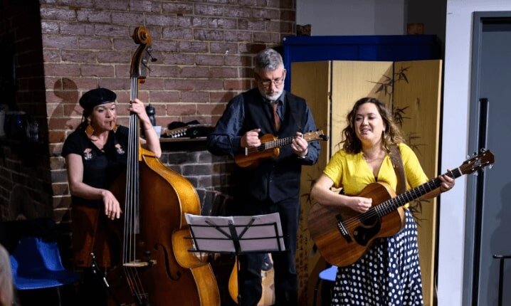 Melbourne European Folk Ensembles | The Smashing Evos | ARTIST BOOKINGSHire | Great Prices |