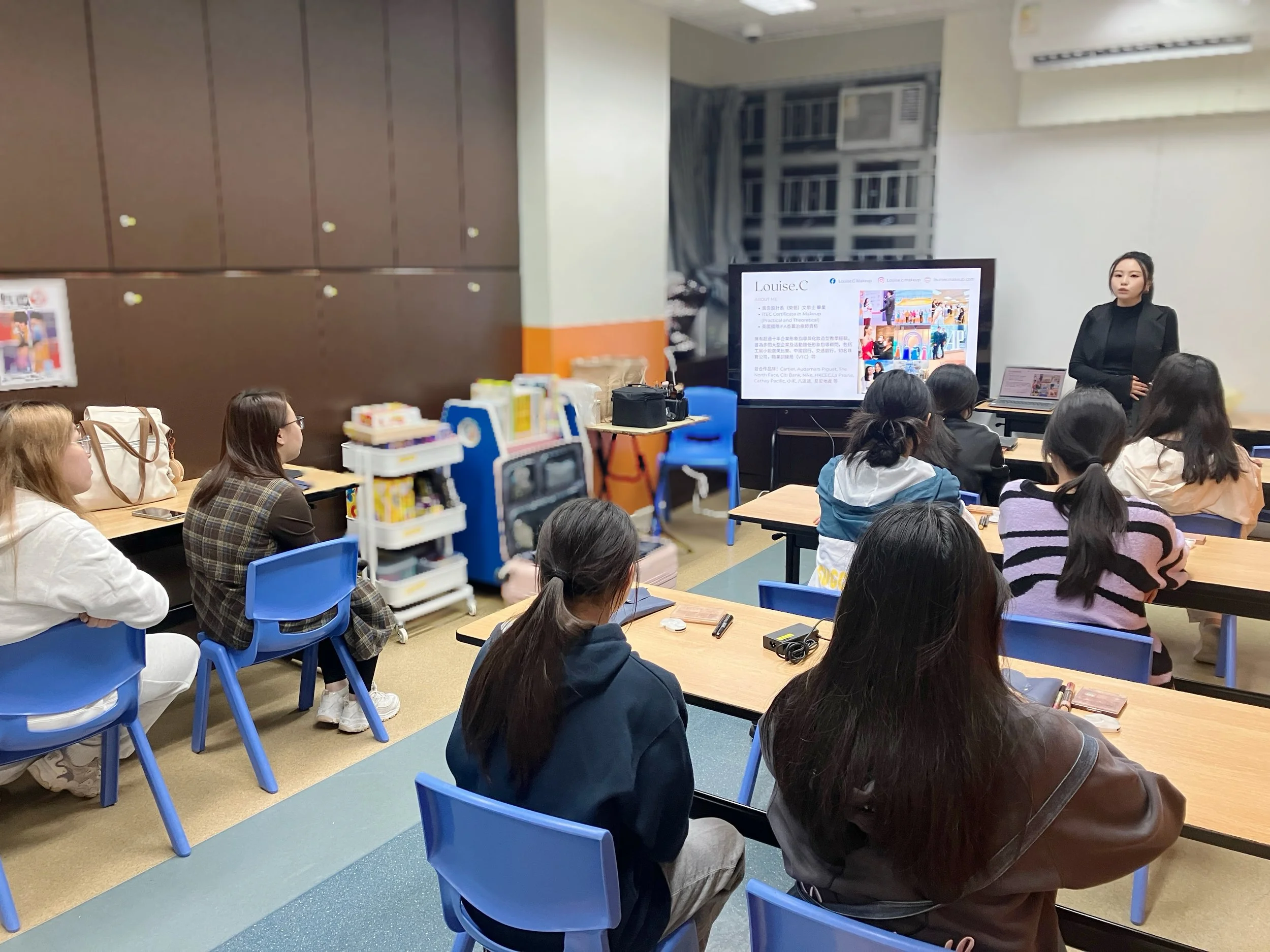 香港小童群益會賽馬會油塘綜合服務中心・生涯規劃化妝師入職簡介及化妝體驗課