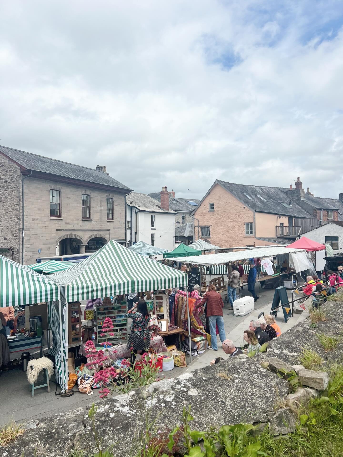 Thursday Market Day coming up in Hay, the best day for buying all that you need or desire, direct from those that make, bake, grow, brew and source the things that you eat and enjoy. 

Full list of traders to follow later 🤗

#hayonwye #thursdaymarke