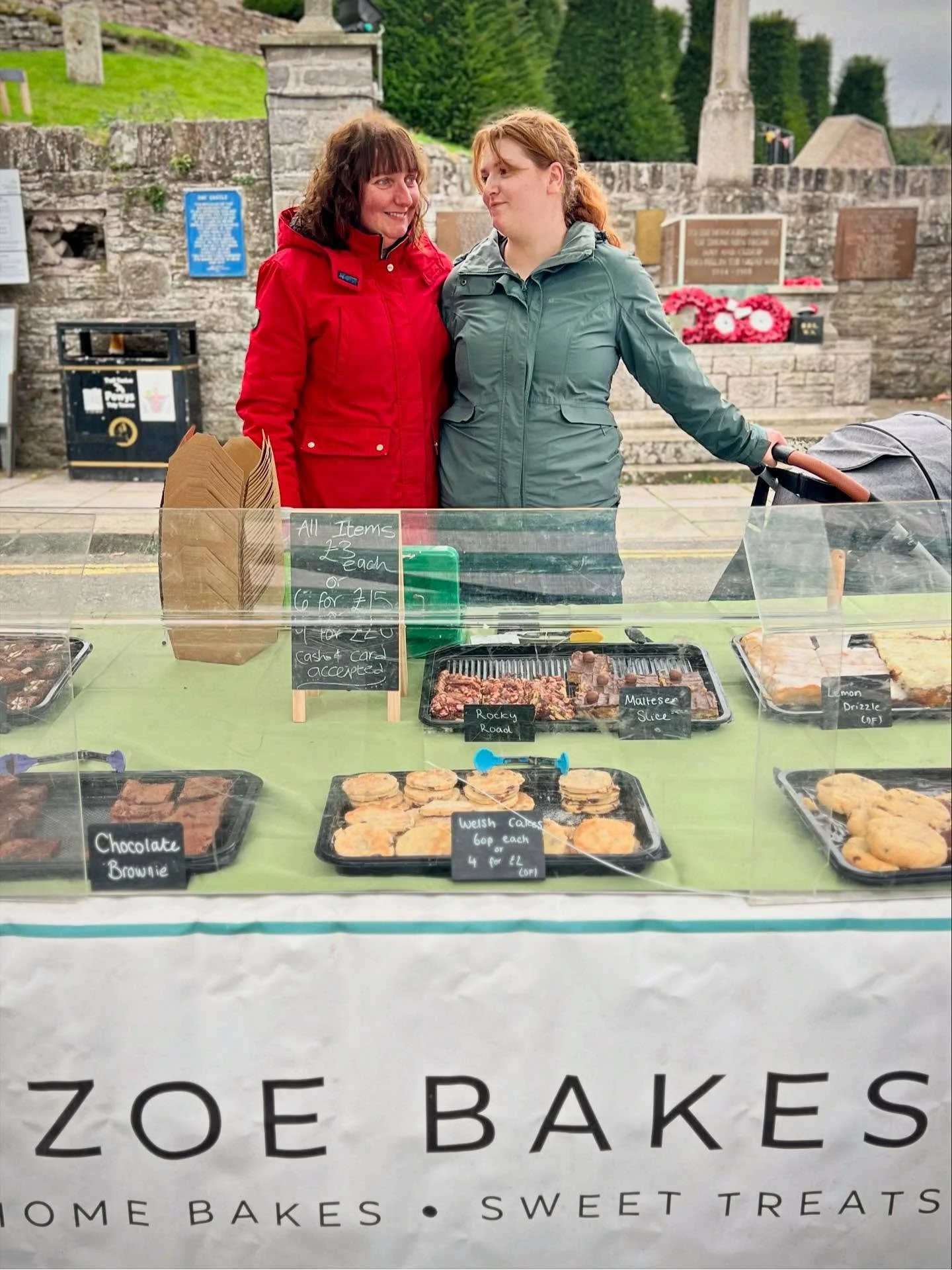 Adieu Zoe and Annette 😢 We&rsquo;re going to miss you both, your brownies, and Theo smiles, at the Thursday Market. But we look forward to seeing you at the Christmas Fayre on the 13th December, so all is not sad!

#cakebaker #browniebaker #brownies