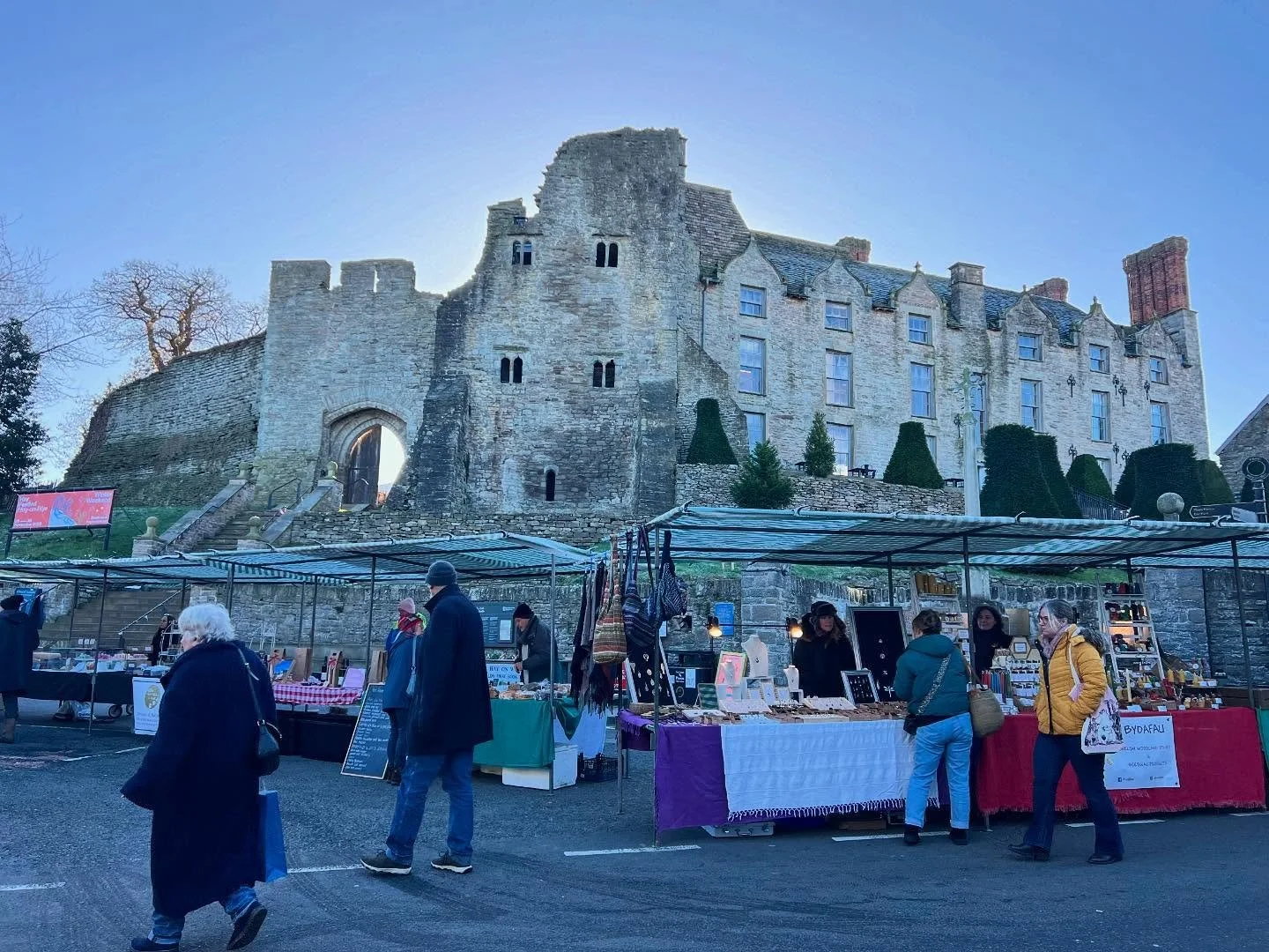 Trading this week, Thursday 27th November. 

FOOD/ PRODUCERS
🐟 H.Price Fishmongers
🥐 @pobl_bakery 
🥐 @alexgoochbaker 
🥦 @castlegreengrocers 
🥦 @100percenthay 
🥦 @primrosefarm
🐷 @haycharcuterie 
🥩 @chapelhouse_farm 
🍻 @lucky7beerco 
🫒 Extra 