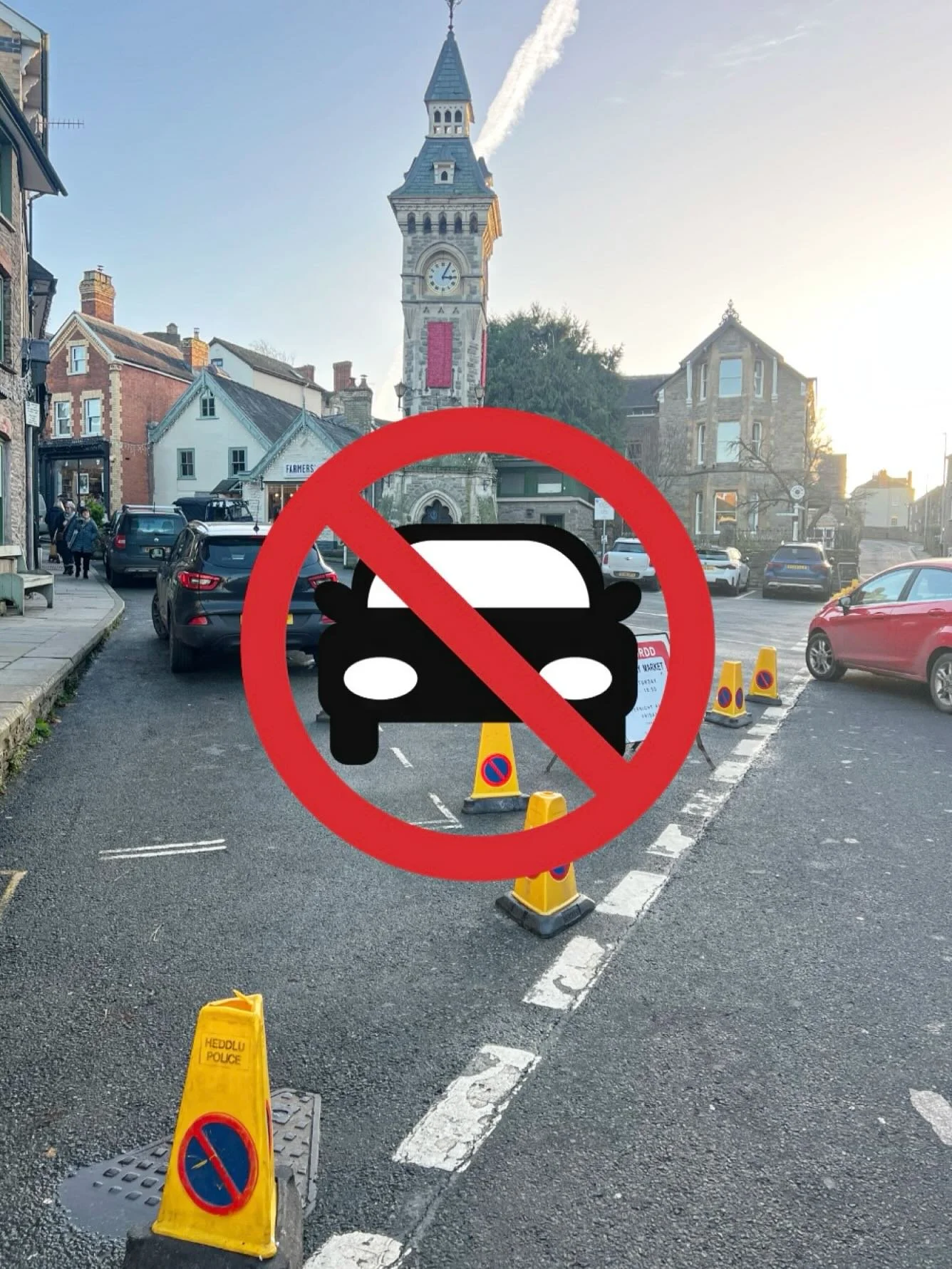 ❌NO PARKING❌ Reminder, pls no overnight parking Friday at Memorial Square or the Clock Tower (from @richardboothsbookshop down to Broad Street, ALL BAYS), as we&rsquo;re setting up our Hay Christmas Fayre from 5am Saturday morning (13th Dec). 

We do