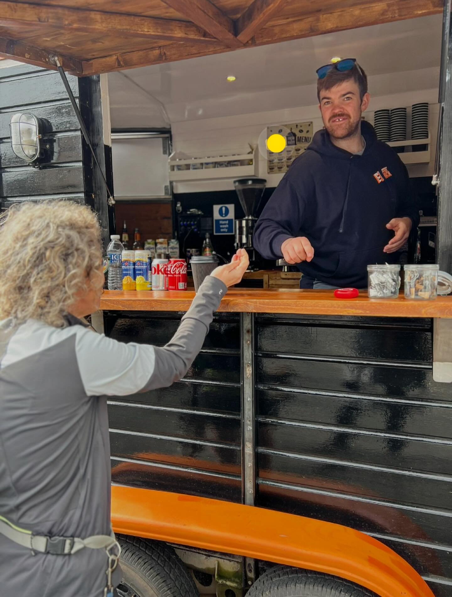 ☕️Last Thursday market, ever, for Chris/ @elcoffeeshack! So make sure to come out and buy 10 coffees each and give him a great last day.

#coffeeman #coffeetrailer #marketcoffee #marketday #markettrader #hayonwye #thursdaymarket