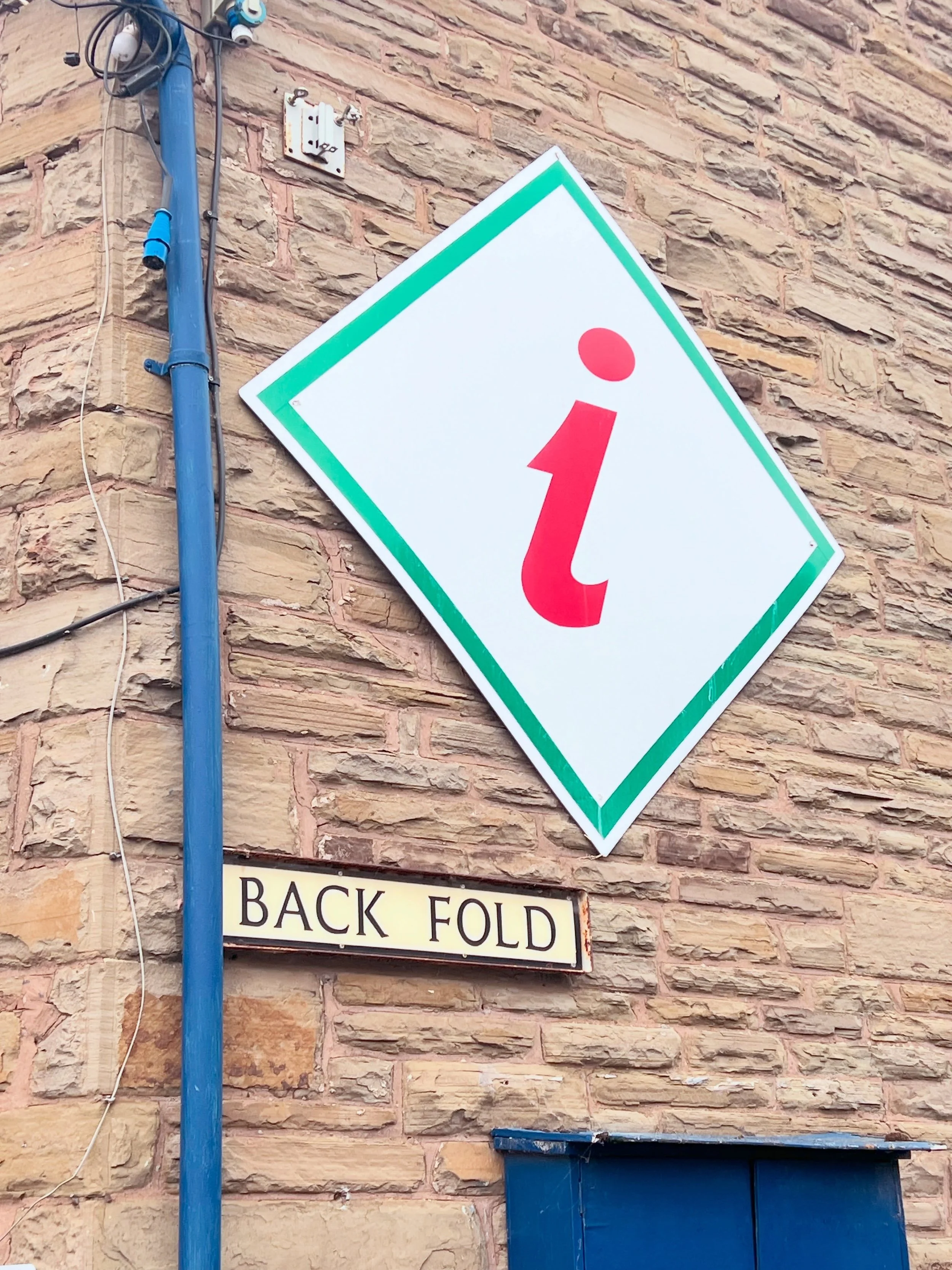 ‼️The TIB is moving!‼️Hay&rsquo;s Tourist Info Bureau is an indispensable hub of local knowledge for visitors to our town. It&rsquo;s run and staffed by a committed, friendly and informed group of local volunteers (one of whom the market knows very w