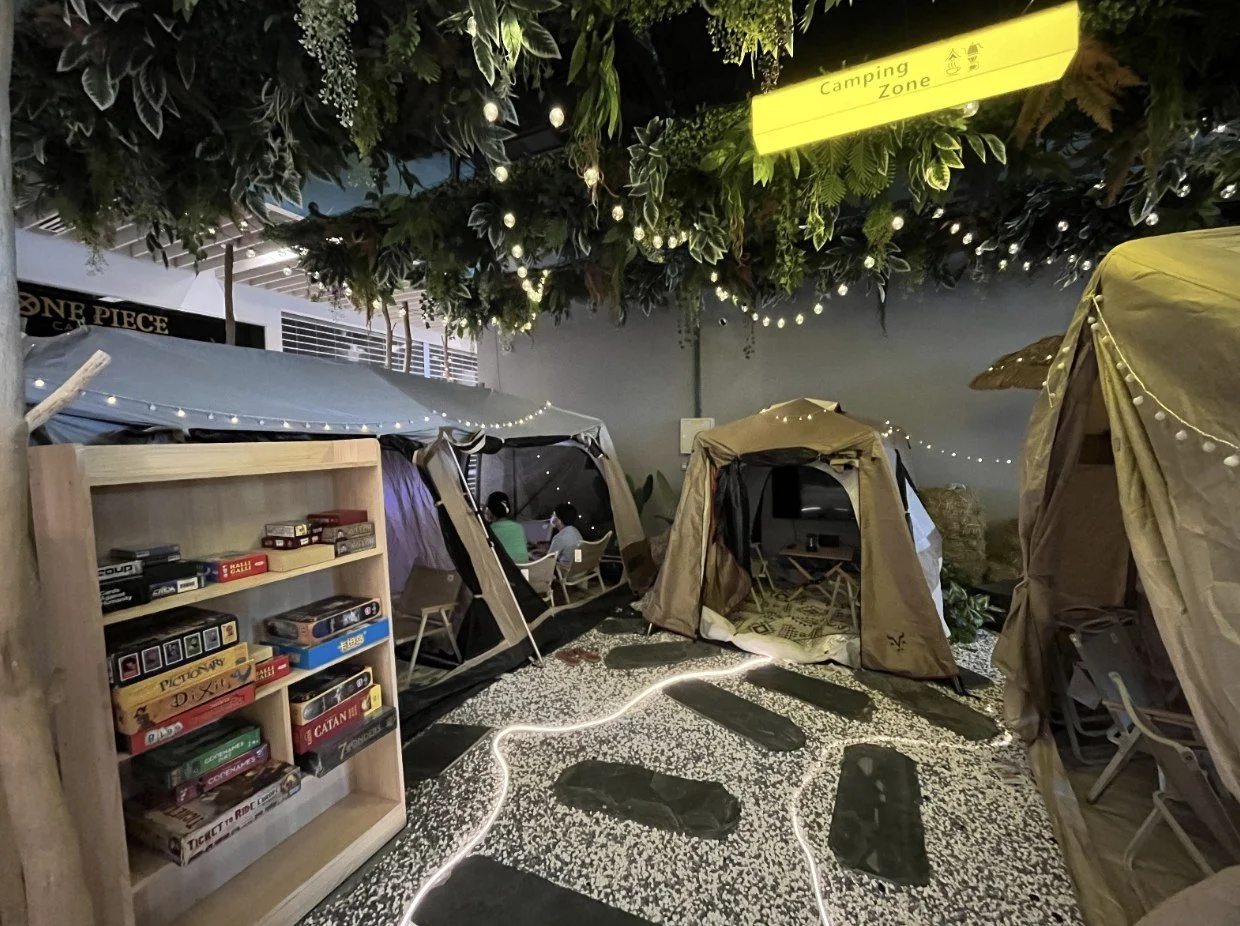 The First Gaming Cafe with Cats!