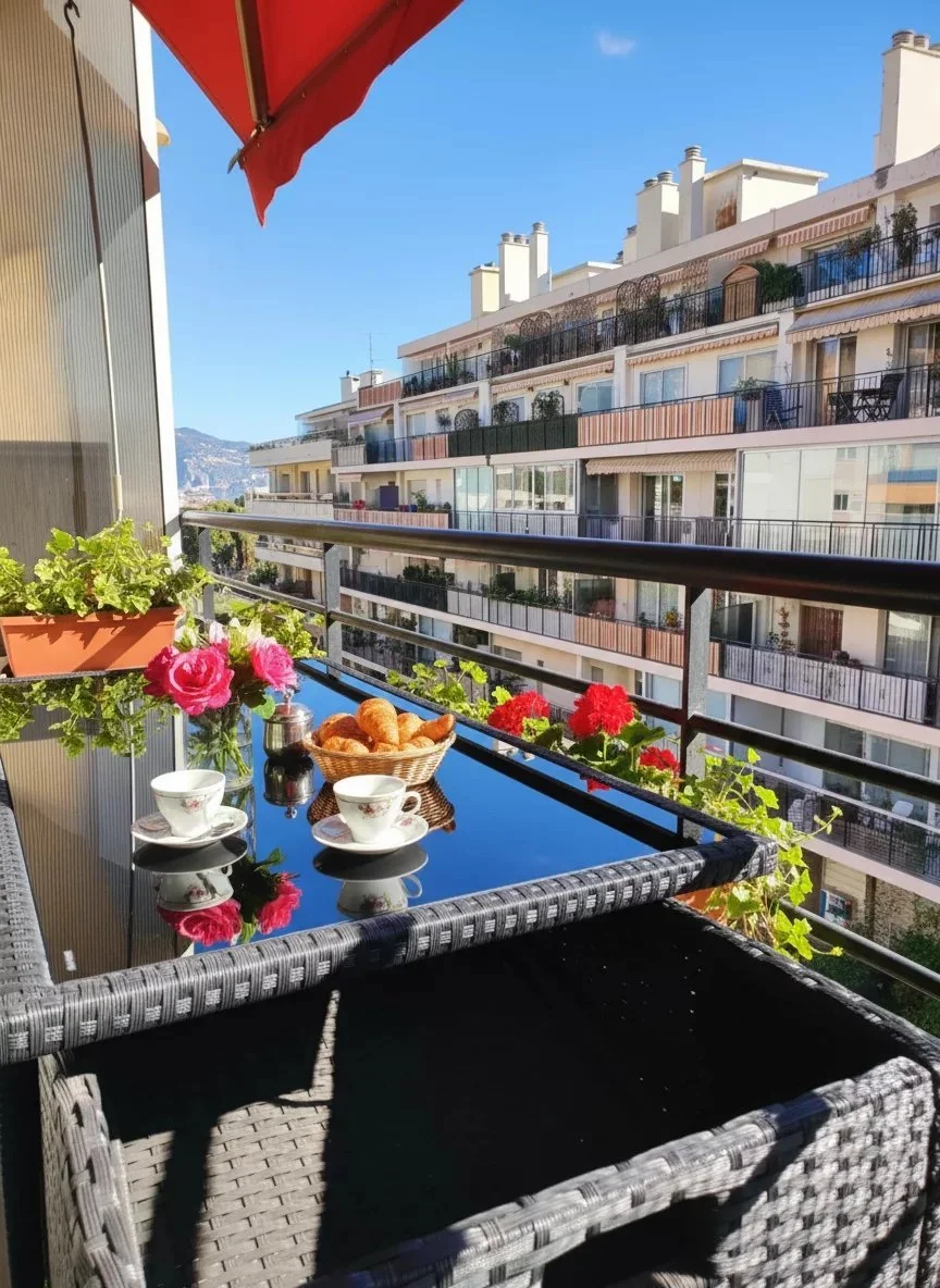 Studio Carnolès étage élevé