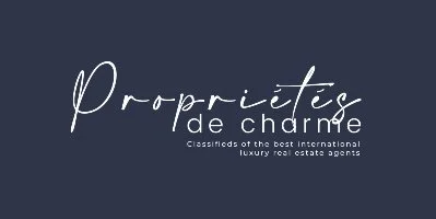 Logo "Propriétés de charme" sur fond bleu foncé, avec sous-texte : "Classifieds of the best international luxury real estate agents" en lettres blanches.
