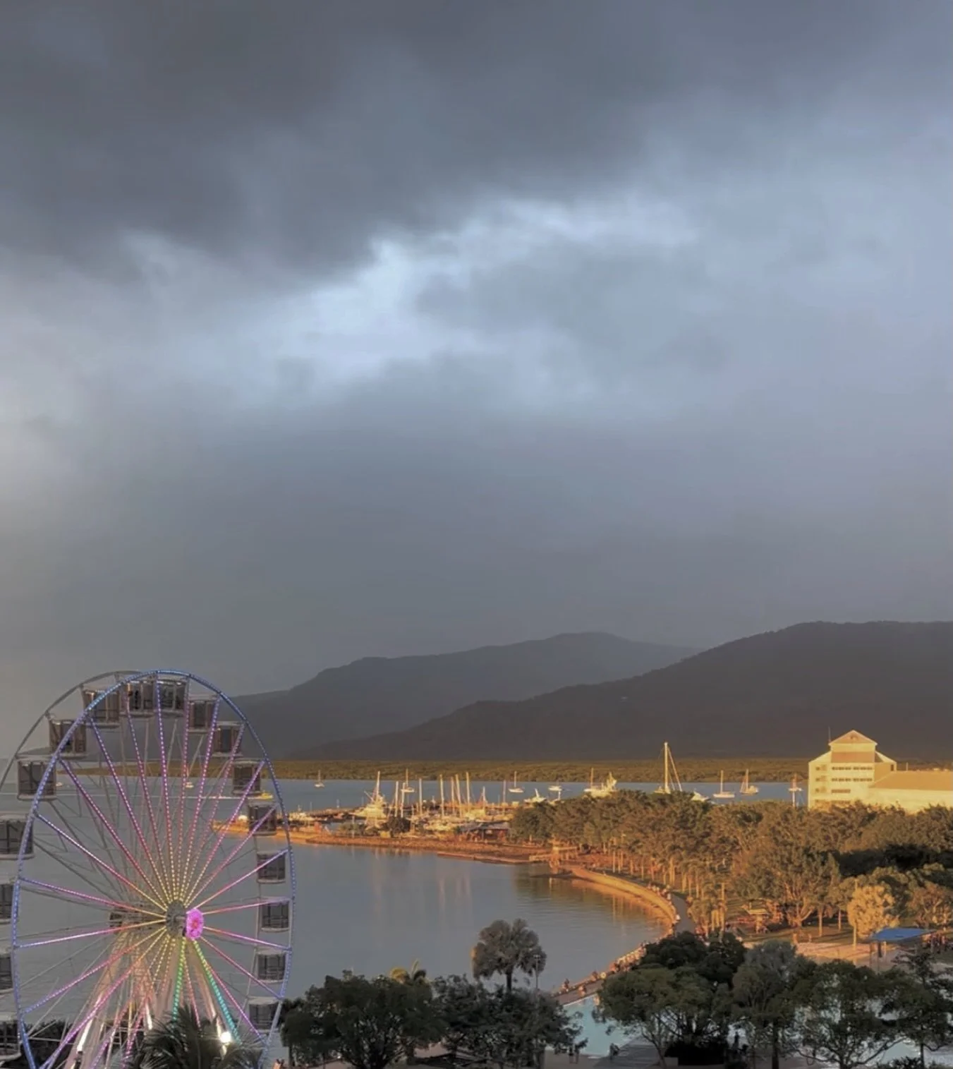 Oh Cairns 😍

#Cairns #greatbarrierreef #cairnsaccommodation #tropicalescapes #cairnsairbnb
