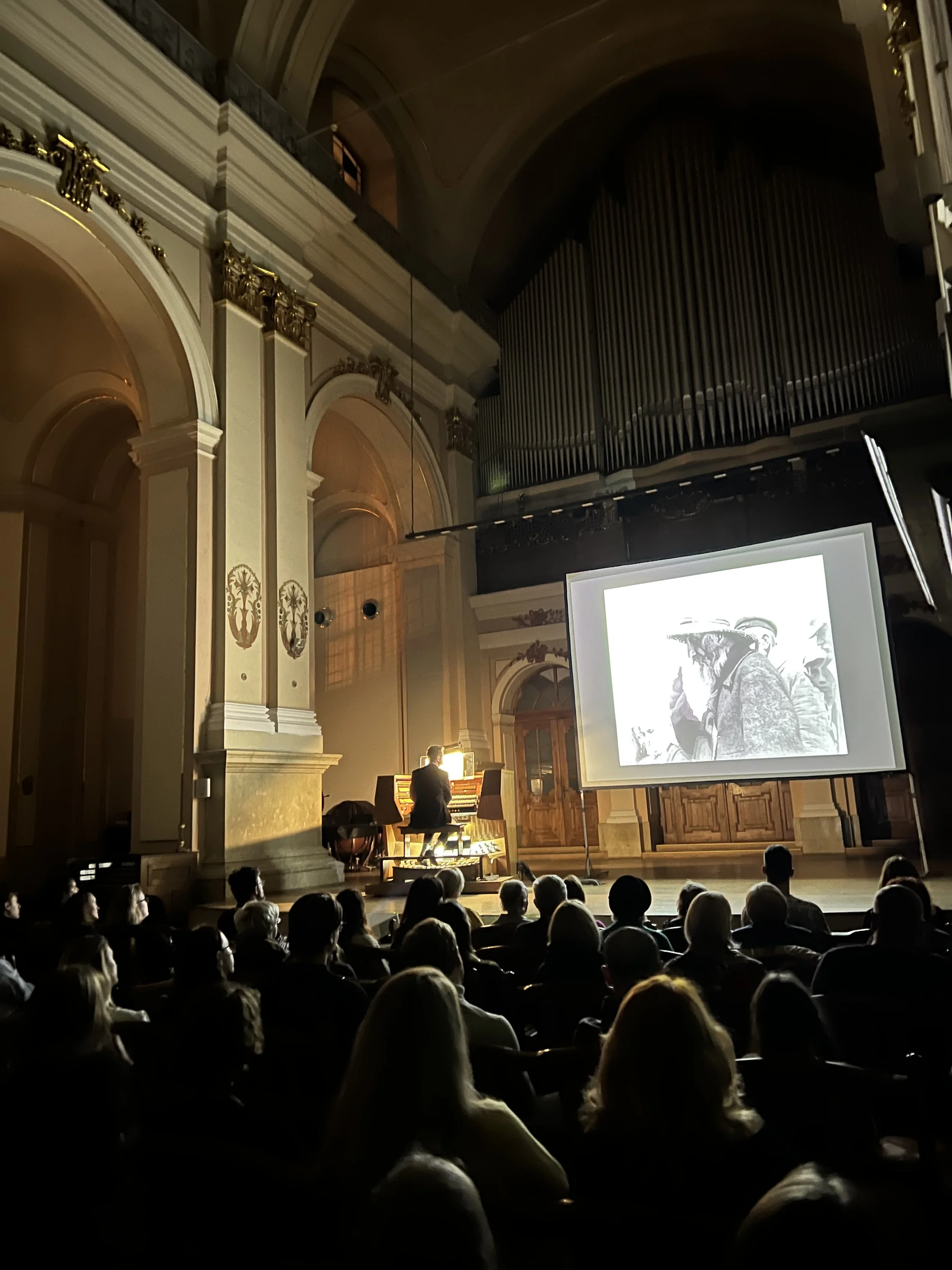 15.12.2024: Stummfilmkonzert „Stadtsinfonien“ – Stummfilme und Orgelimprovisationen